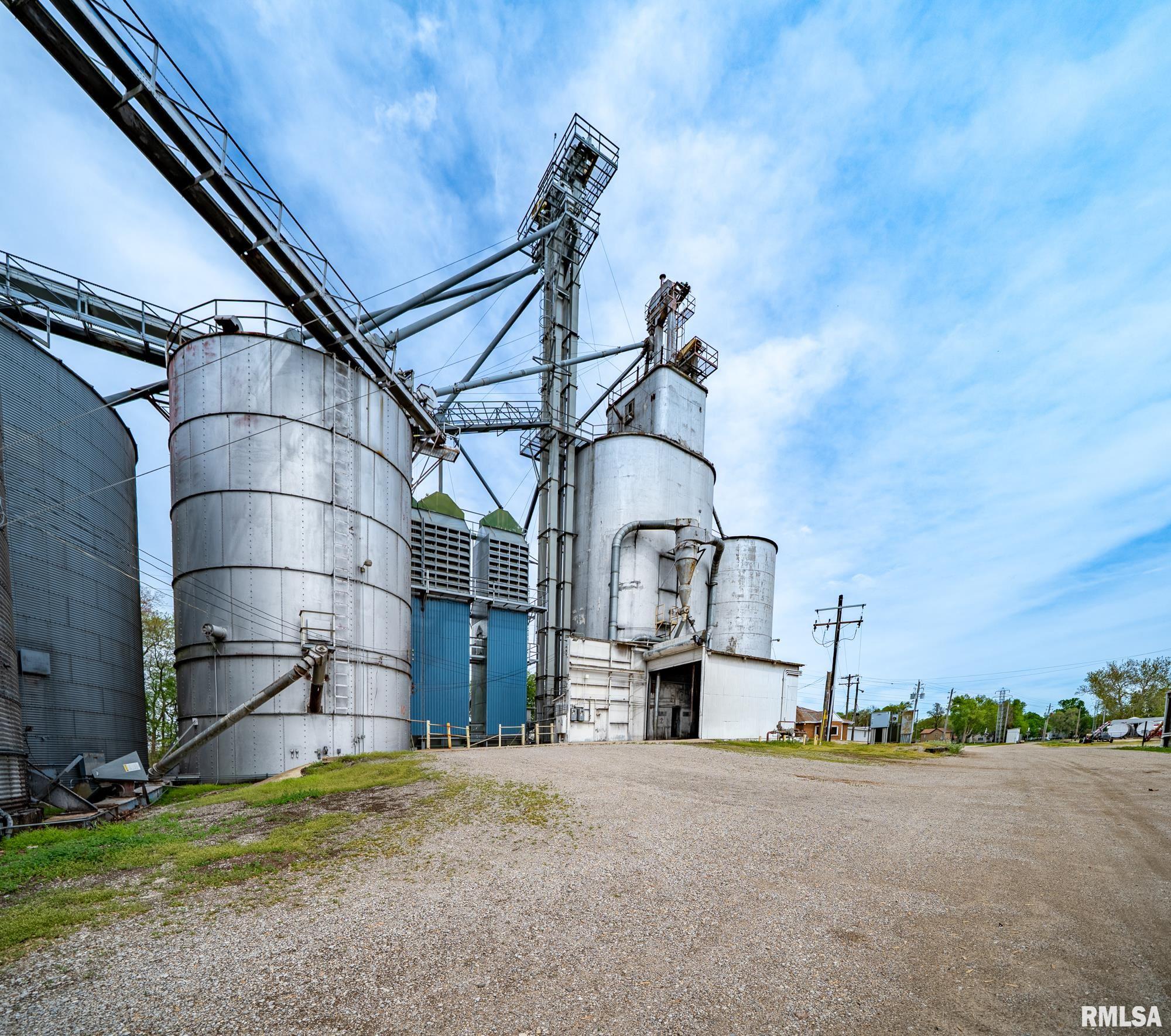 300 S Broadway Street, Manito, Illinois image 13
