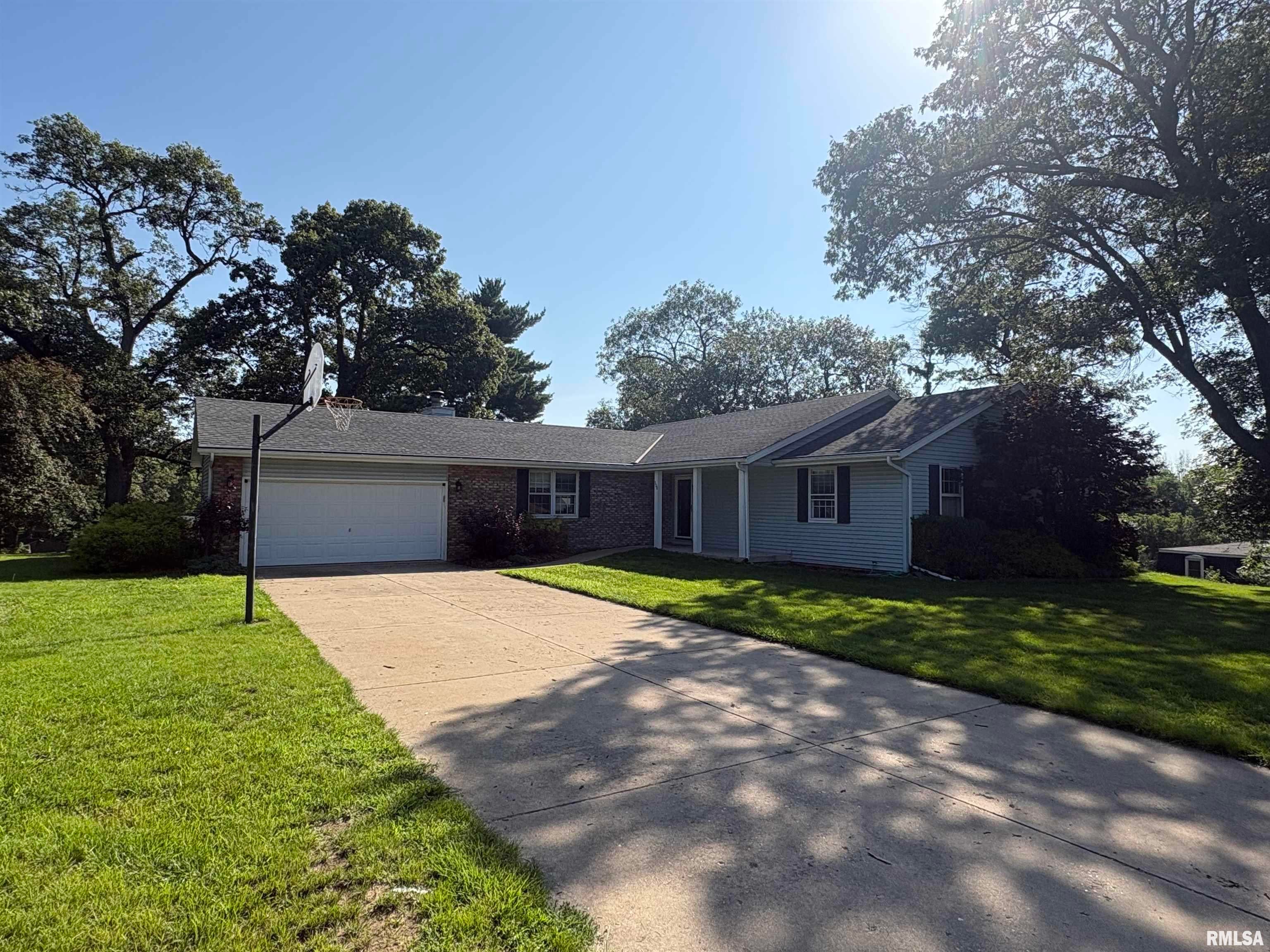 Photo 1 of 72 — 300 N SUNSET Drive, Manito, IL 61546