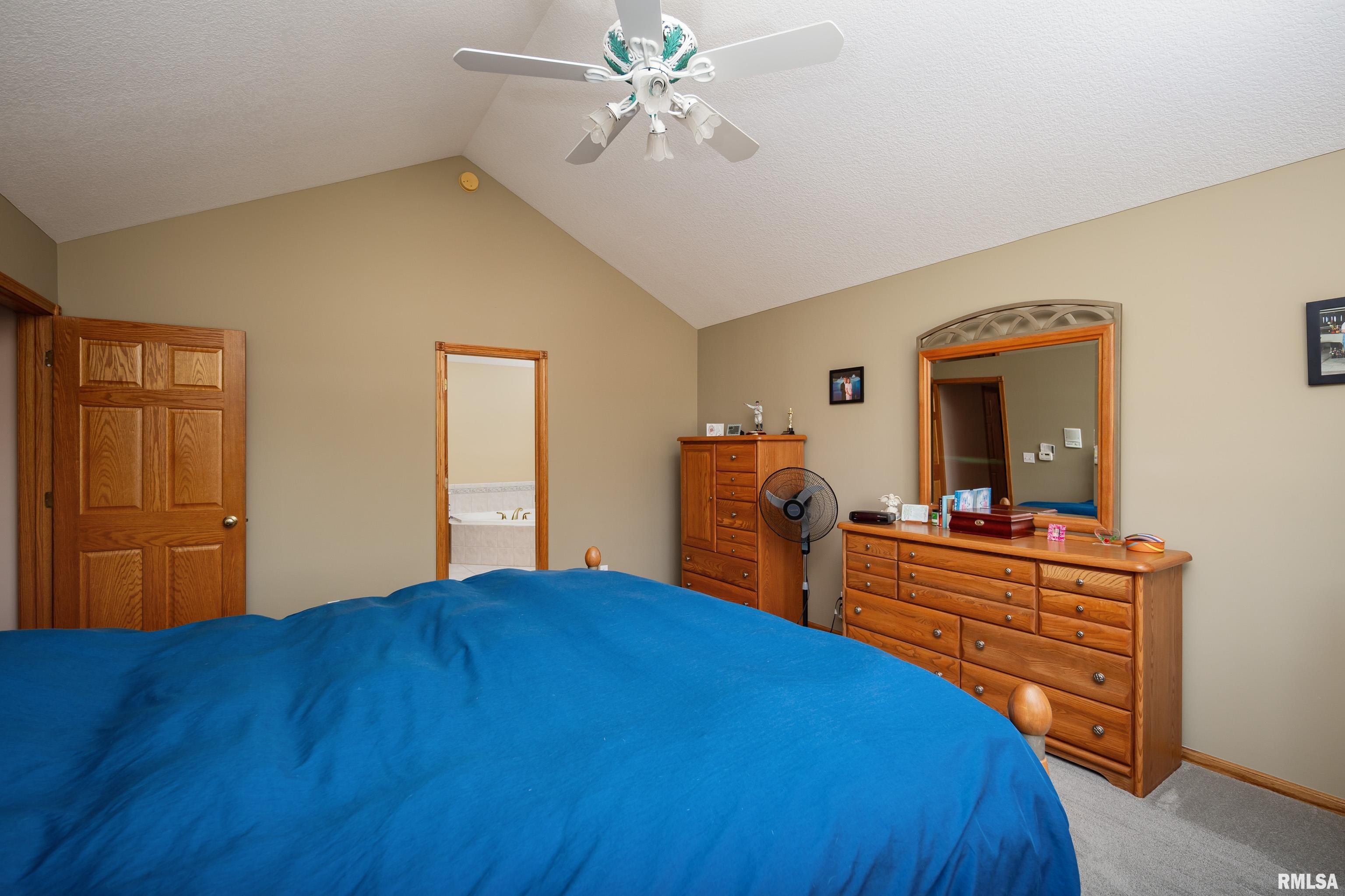 4934 Foxborough Court, Bettendorf, Iowa image 20