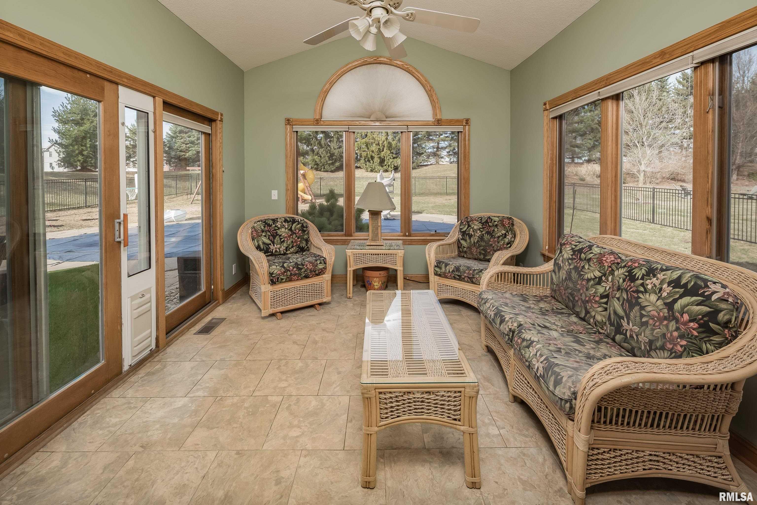 4934 Foxborough Court, Bettendorf, Iowa image 37