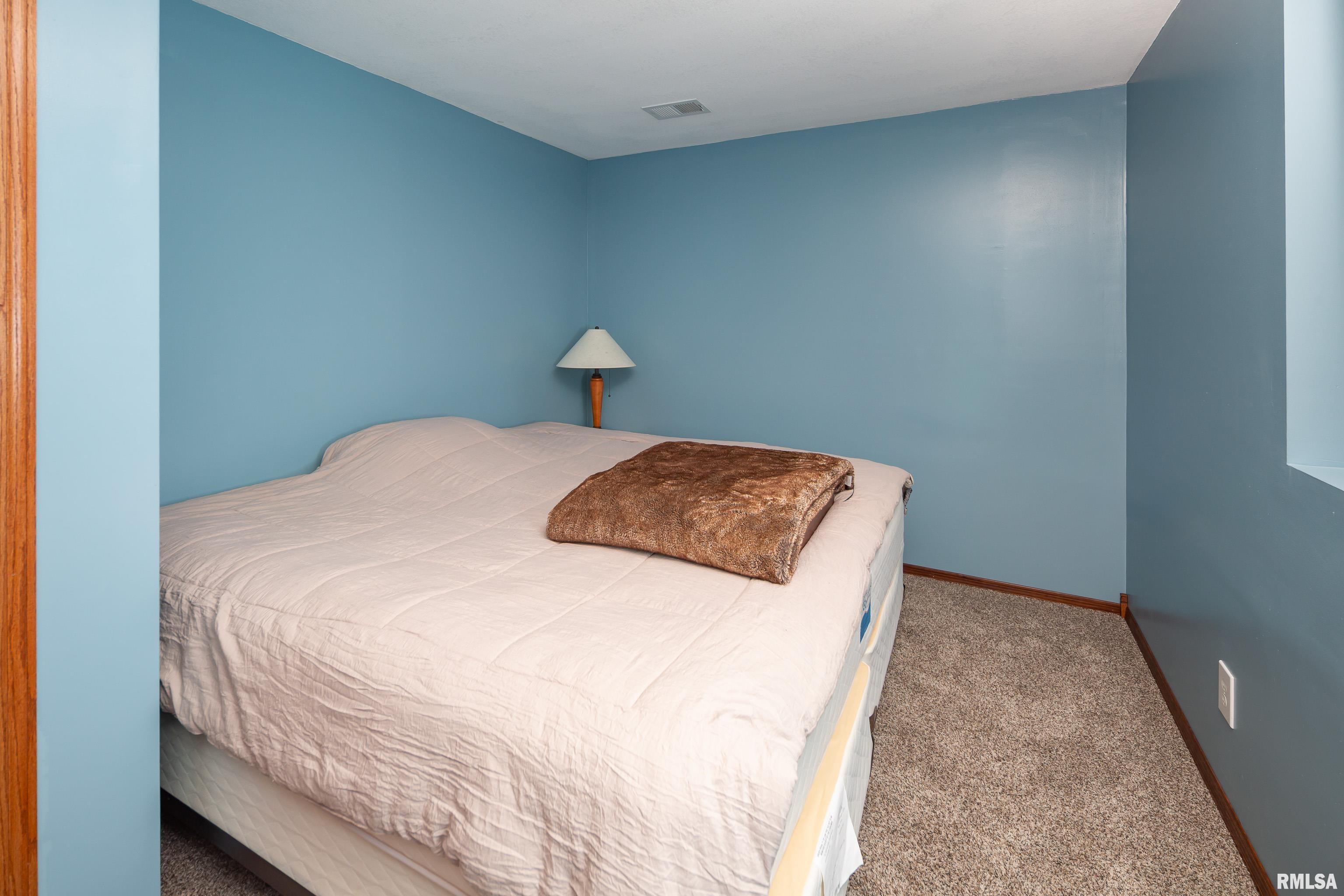 4934 Foxborough Court, Bettendorf, Iowa image 36