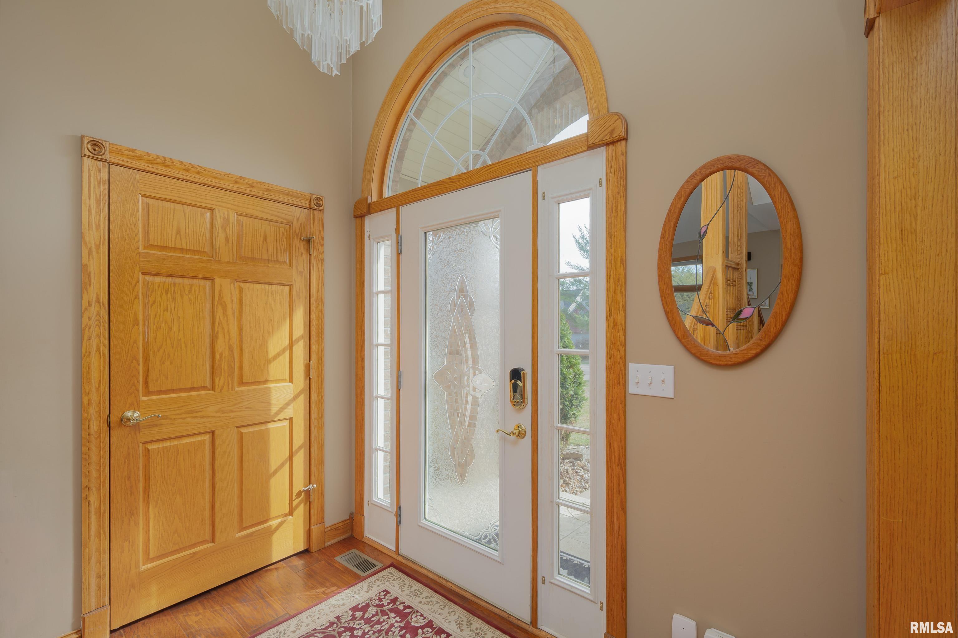 4934 Foxborough Court, Bettendorf, Iowa image 4