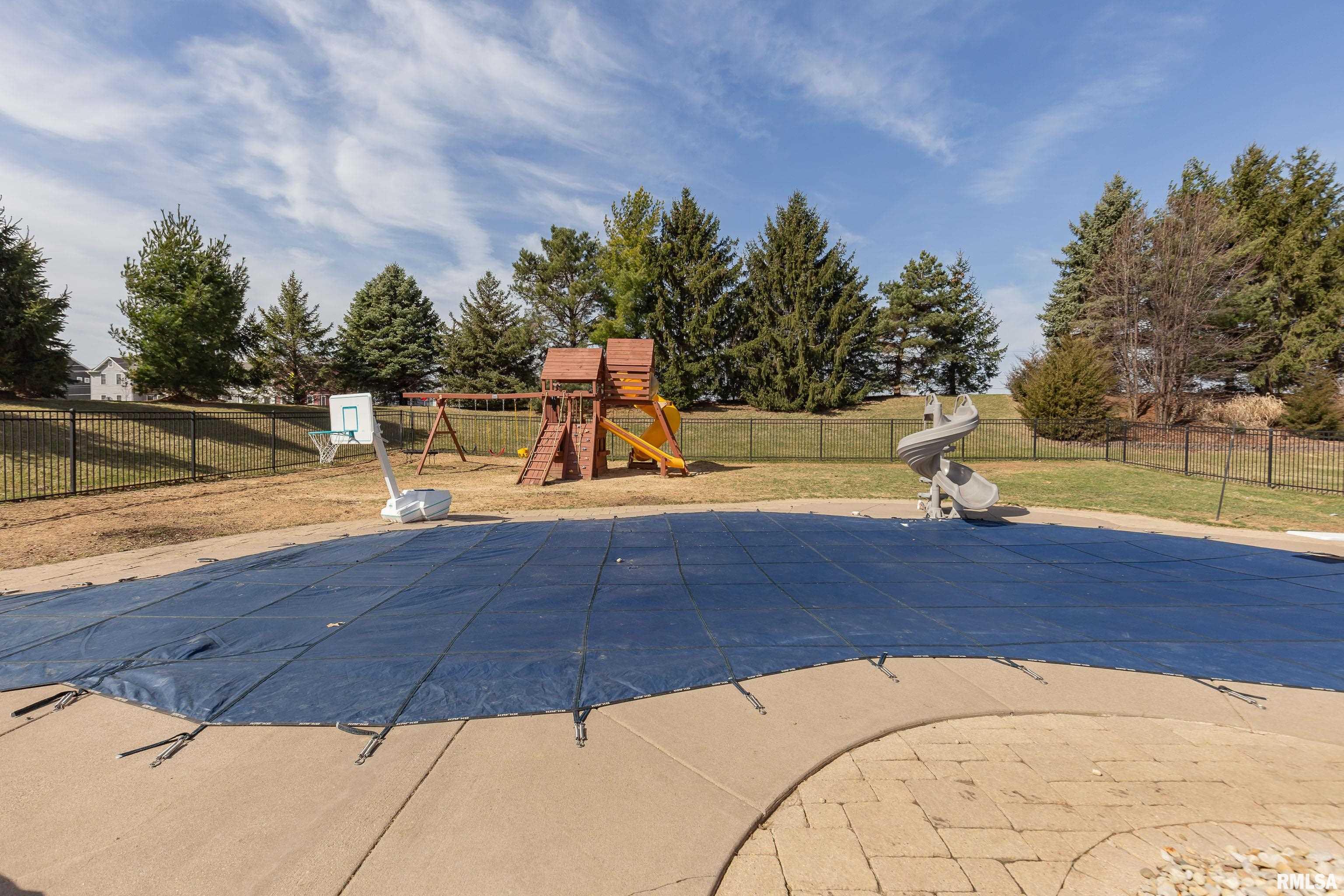 4934 Foxborough Court, Bettendorf, Iowa image 40