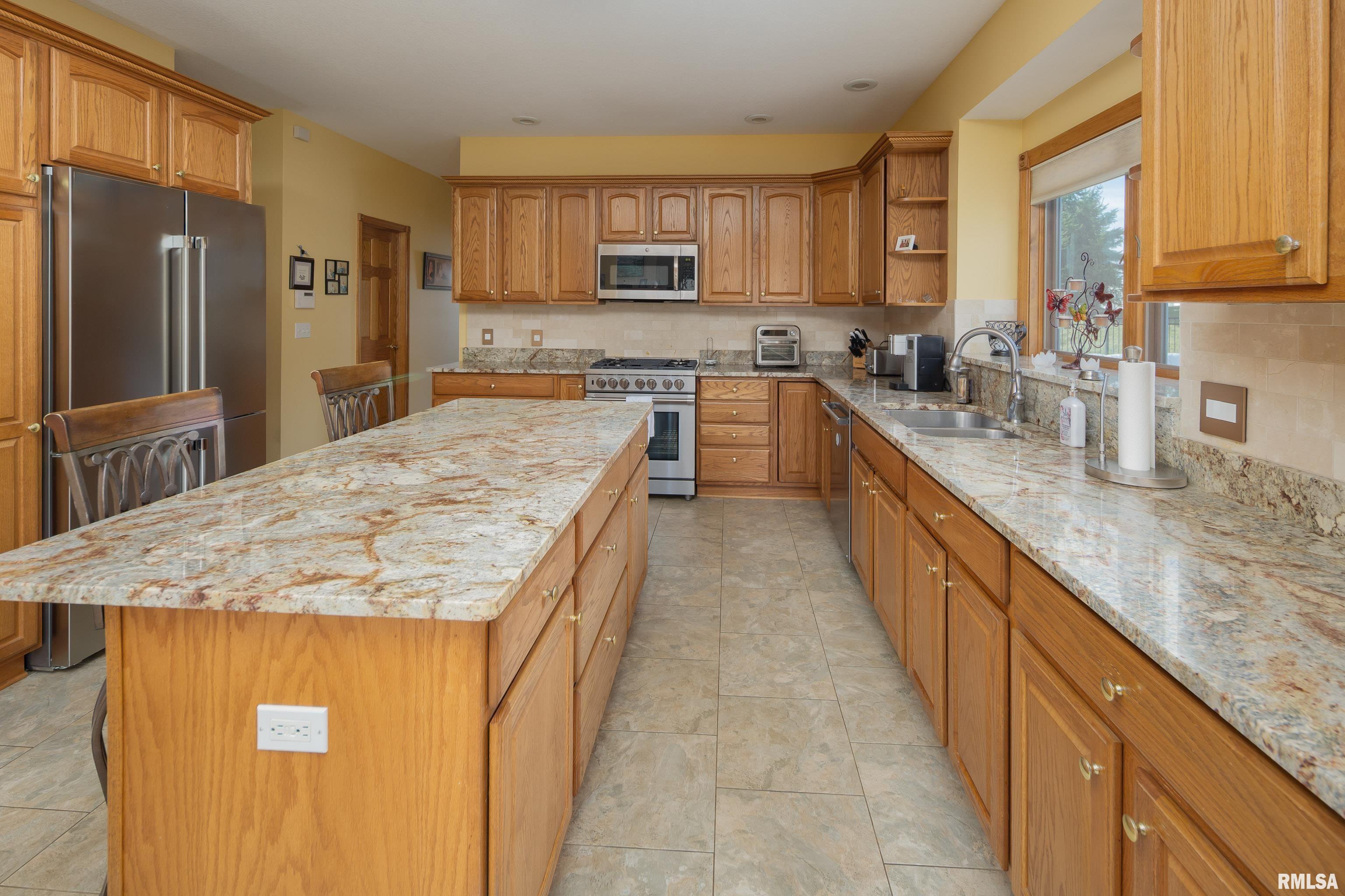 4934 Foxborough Court, Bettendorf, Iowa image 9