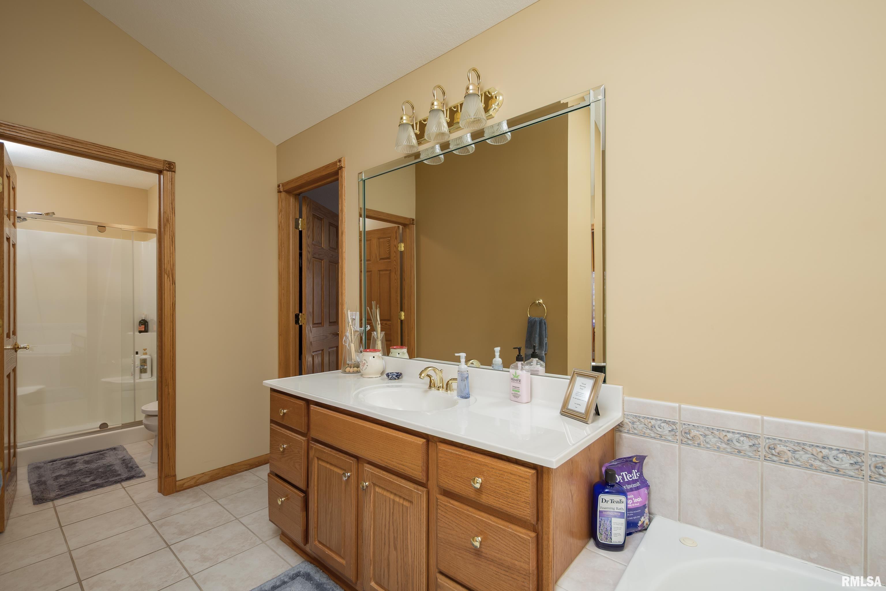 4934 Foxborough Court, Bettendorf, Iowa image 22