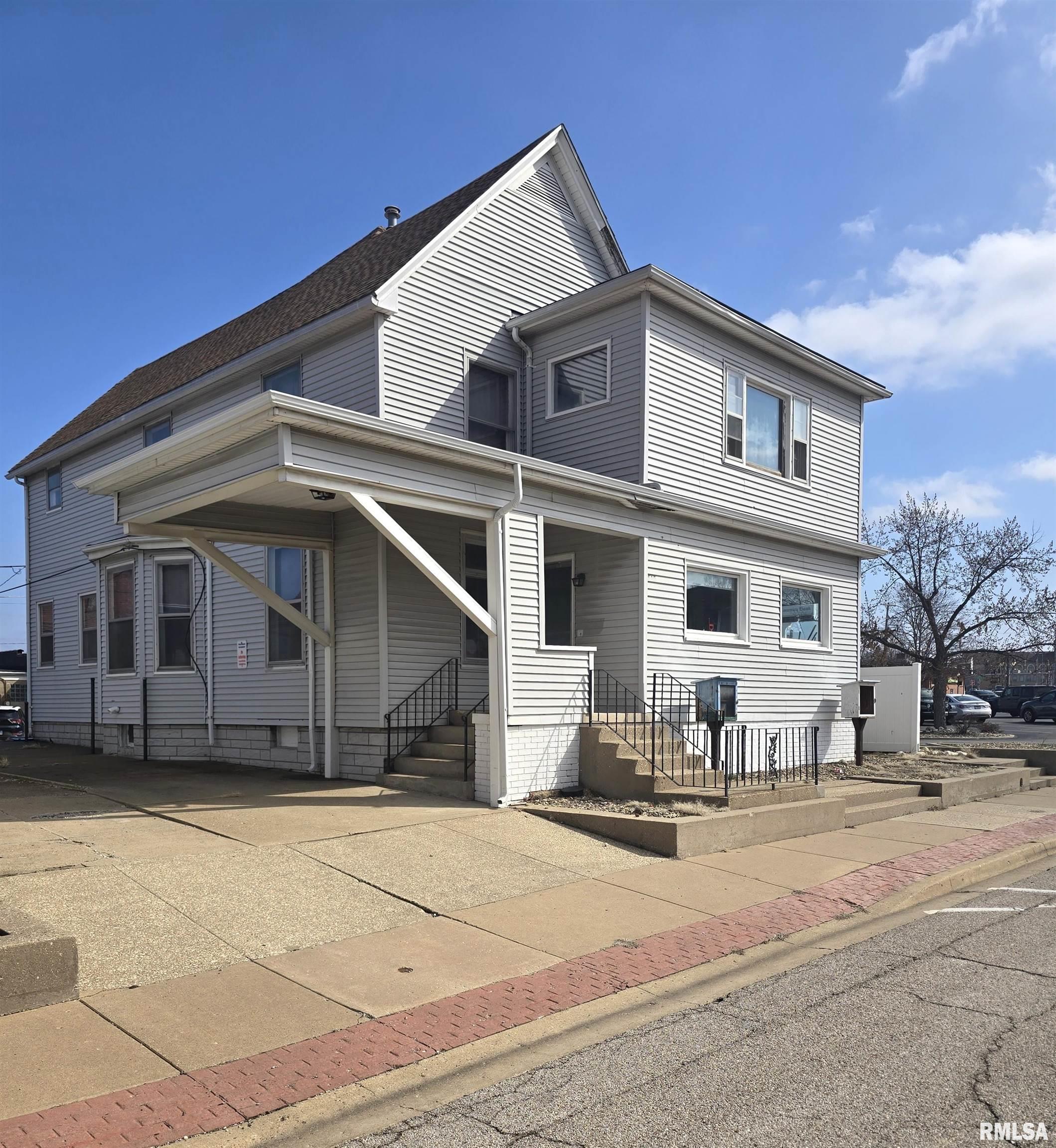 Photo 1 of 30 — 515 ELIZABETH Street, Pekin, IL 61554