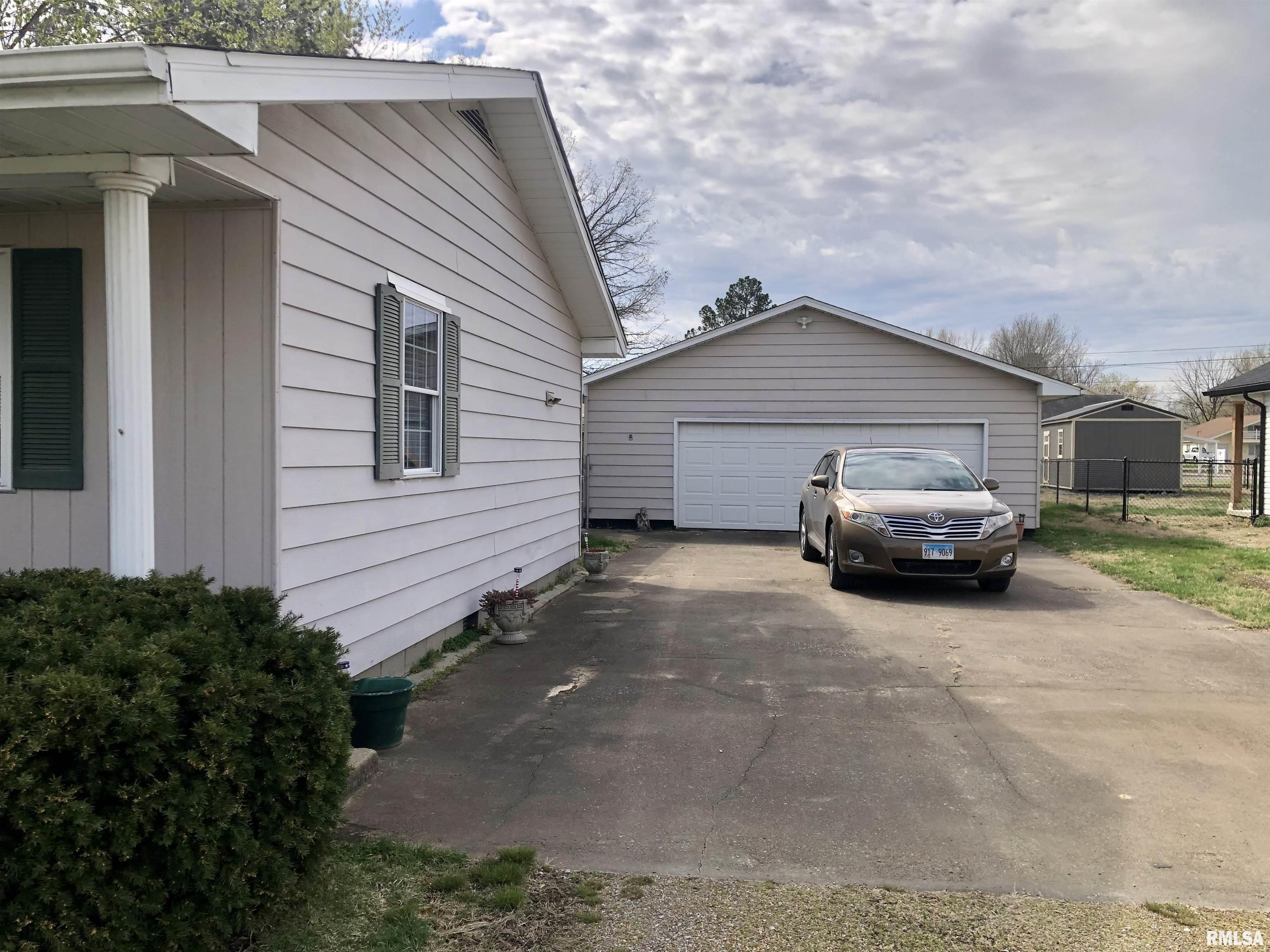 1207 E Reeves Street, Marion, Illinois image 19