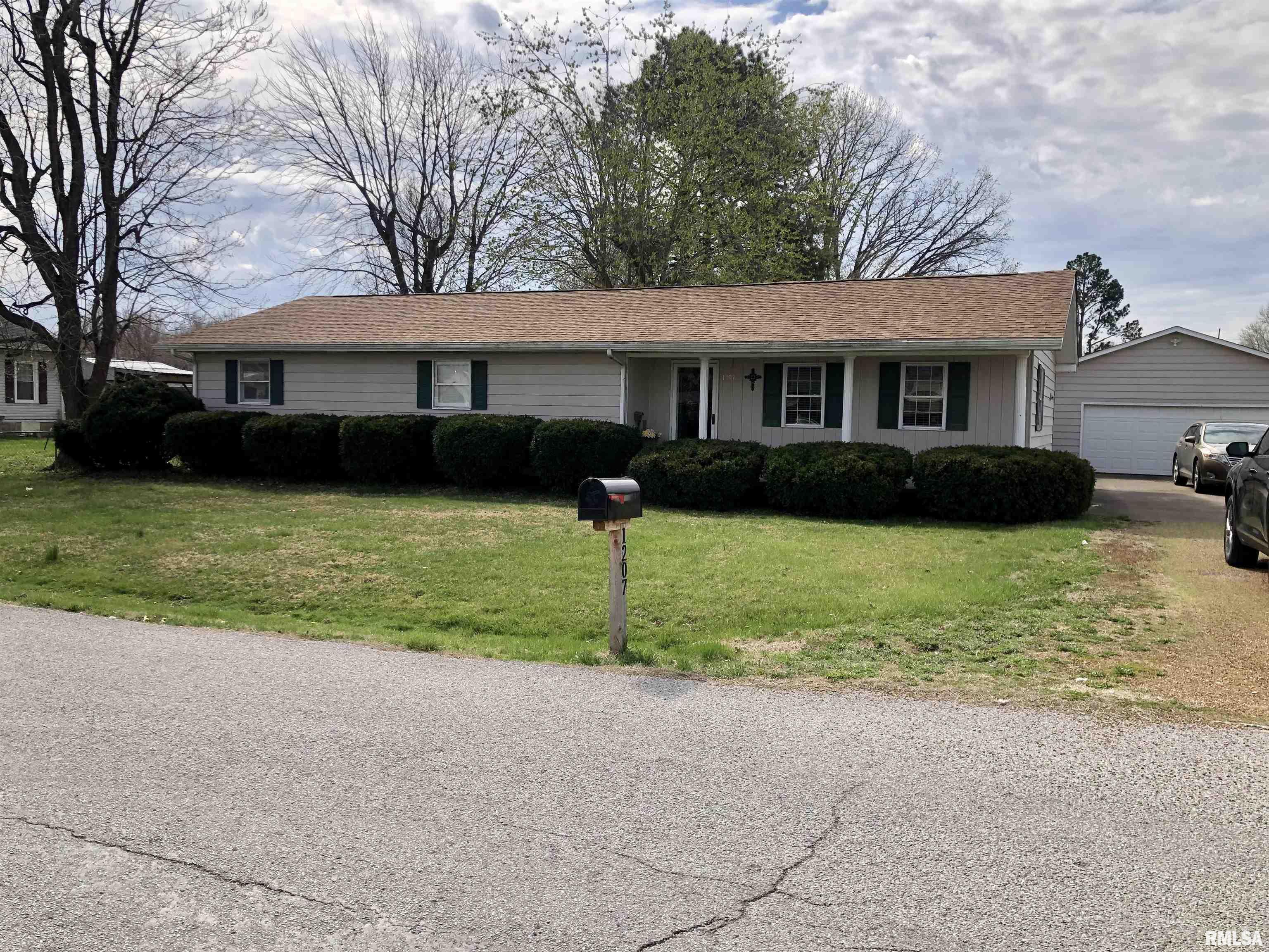 1207 E Reeves Street, Marion, Illinois image 1