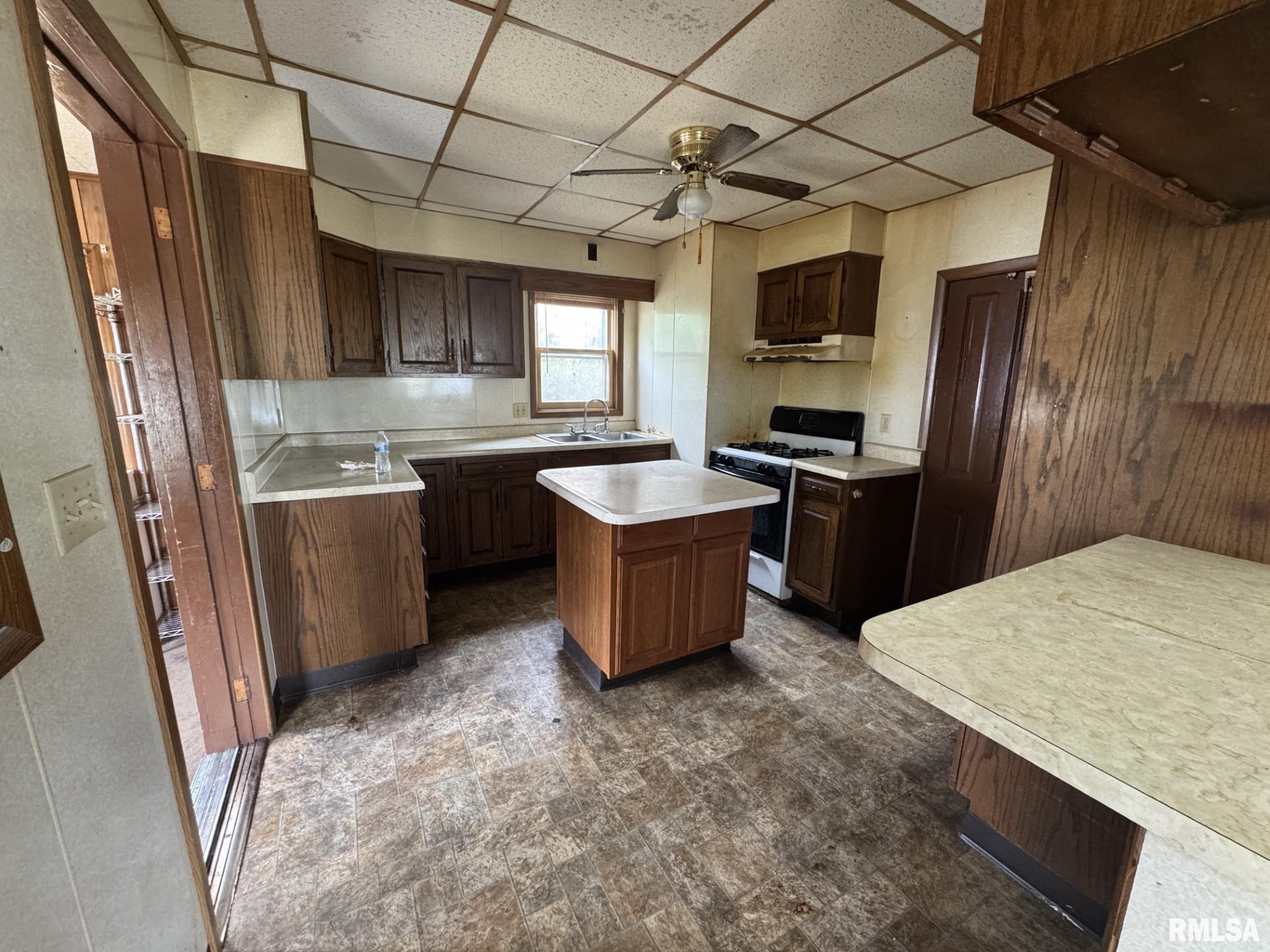 319 S Tremont Street, Kewanee, Illinois image 2