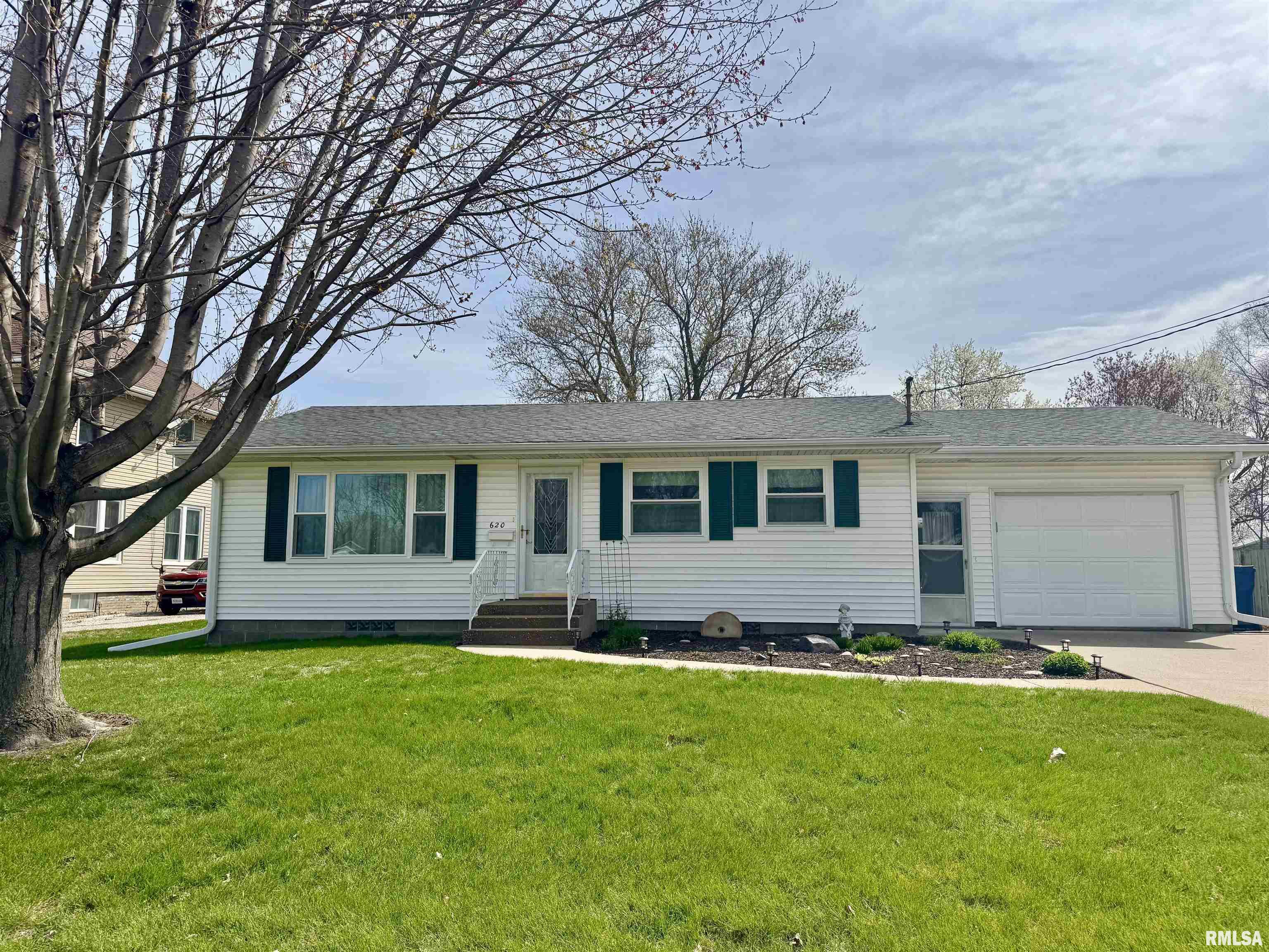 620 NE 3rd Avenue, Aledo, Illinois image 1