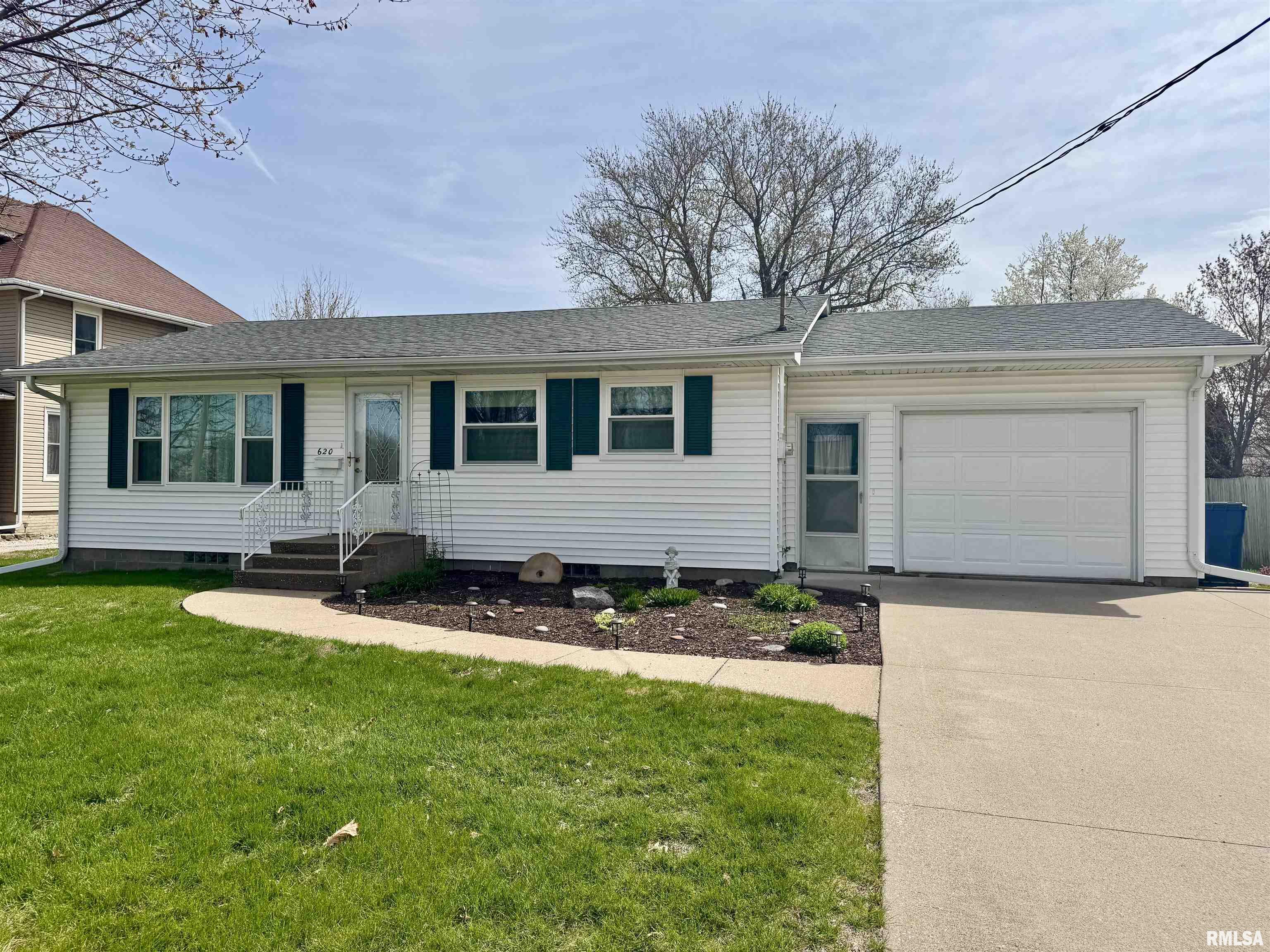 620 NE 3rd Avenue, Aledo, Illinois image 2