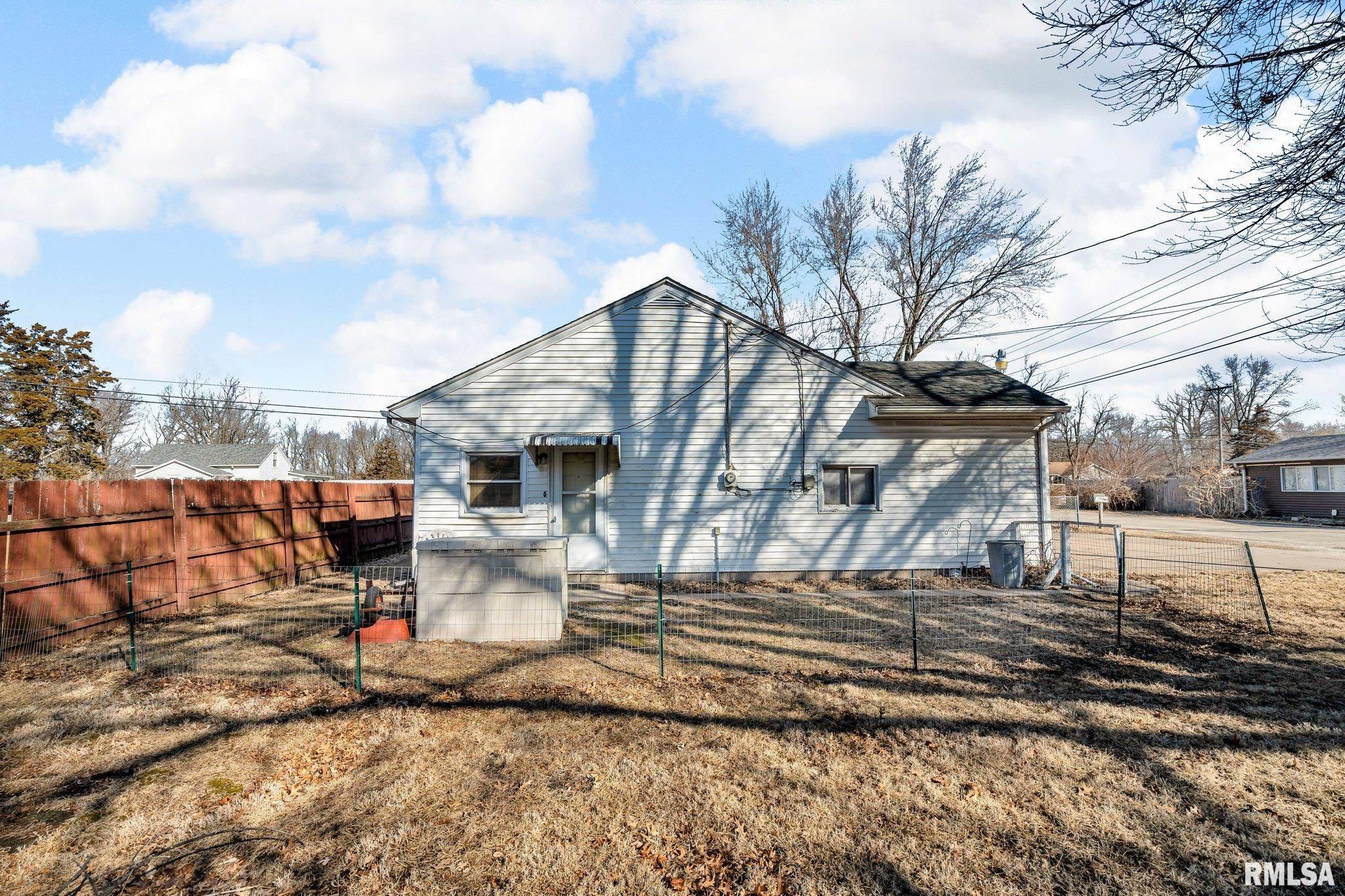 403 38th Street, East Moline, Illinois image 18