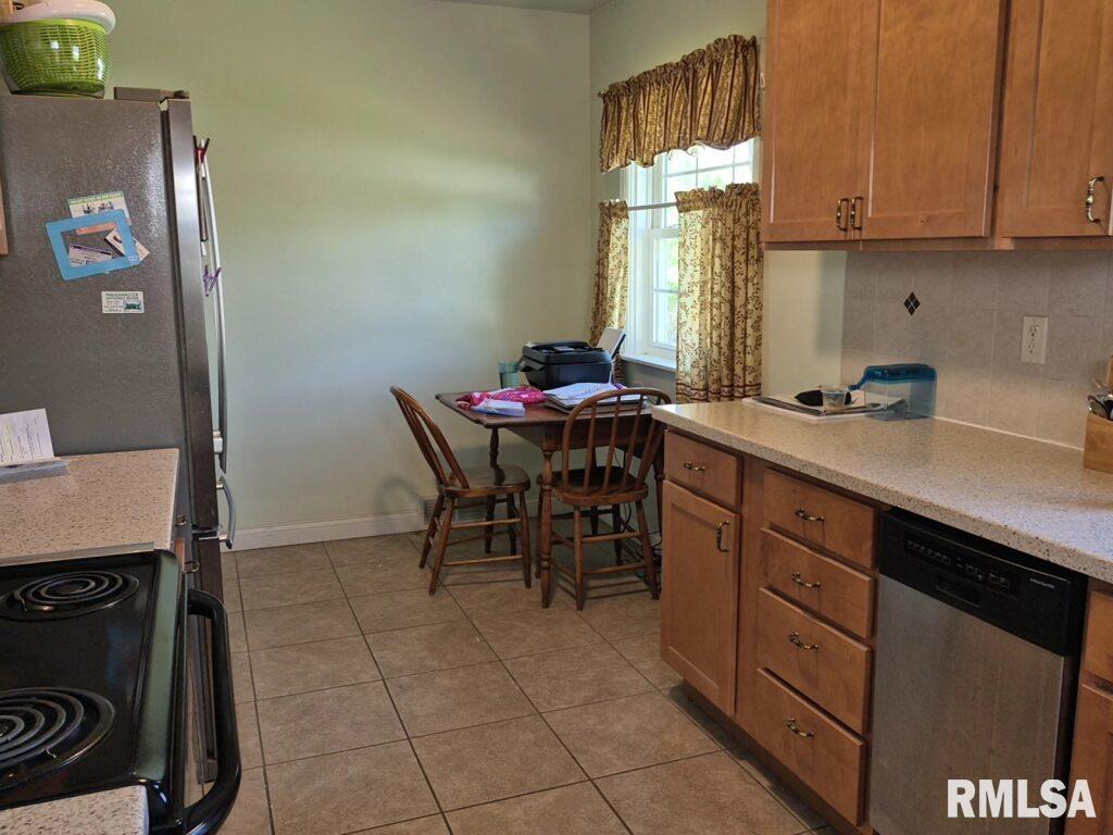 2124 E Lombard Street, Davenport, Iowa image 7