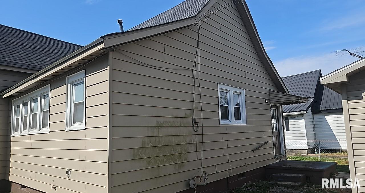 318 W Raymond Street, Harrisburg, Illinois image 4