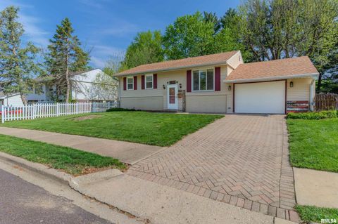 Photo of 1812 COLUMBUS Drive, Pekin, IL 61554 (MLS # PA1265772)