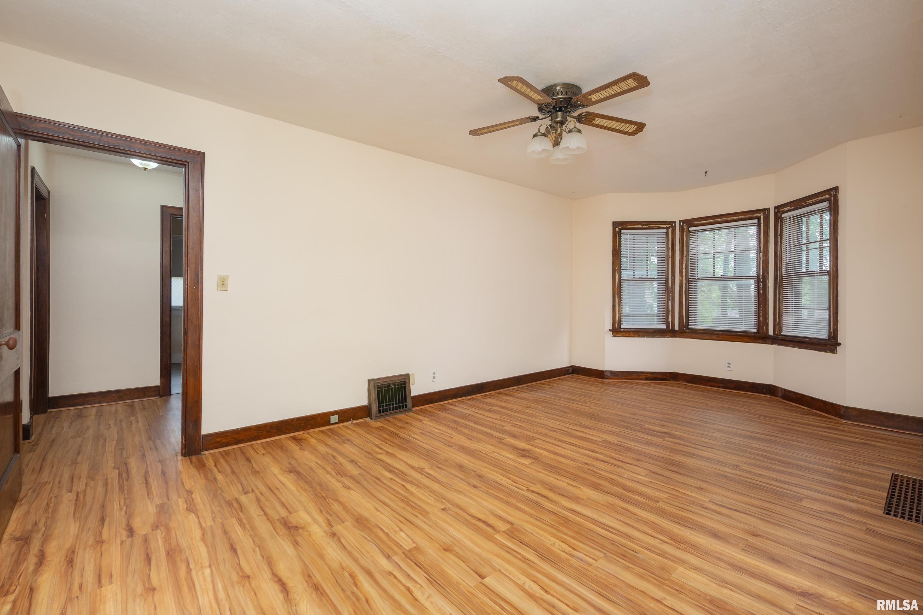815 Esplanade Avenue, Davenport, Iowa image 9