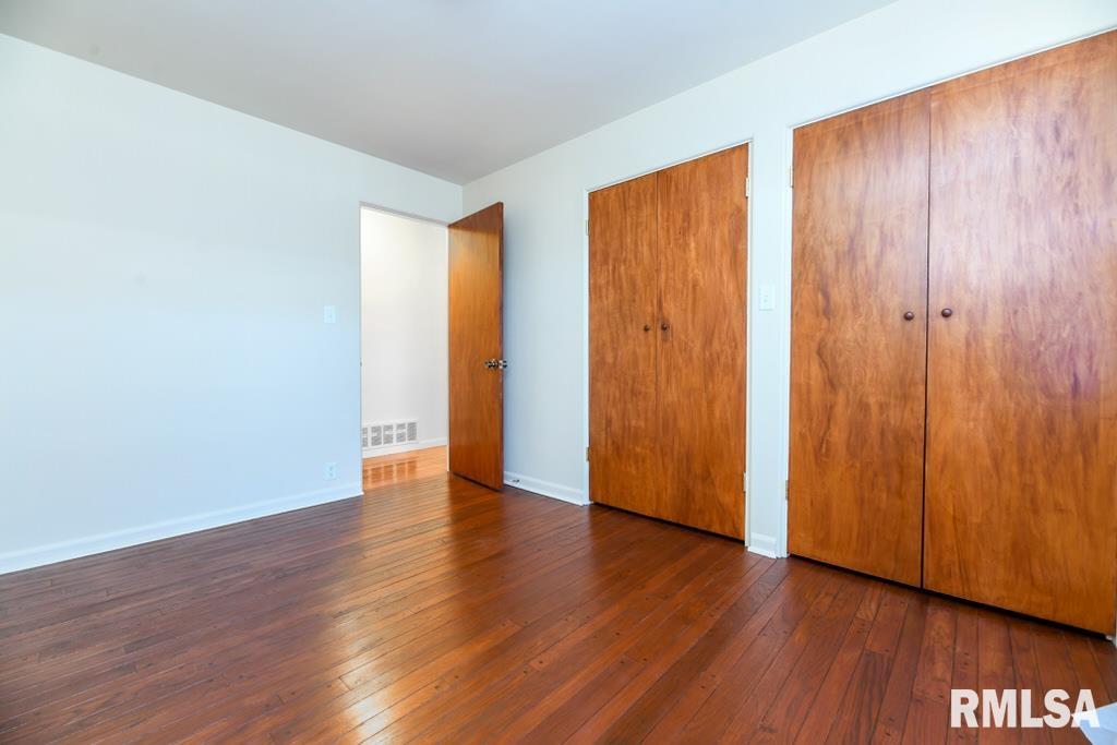 2110 E Taylor Street, Bloomington, Illinois image 30