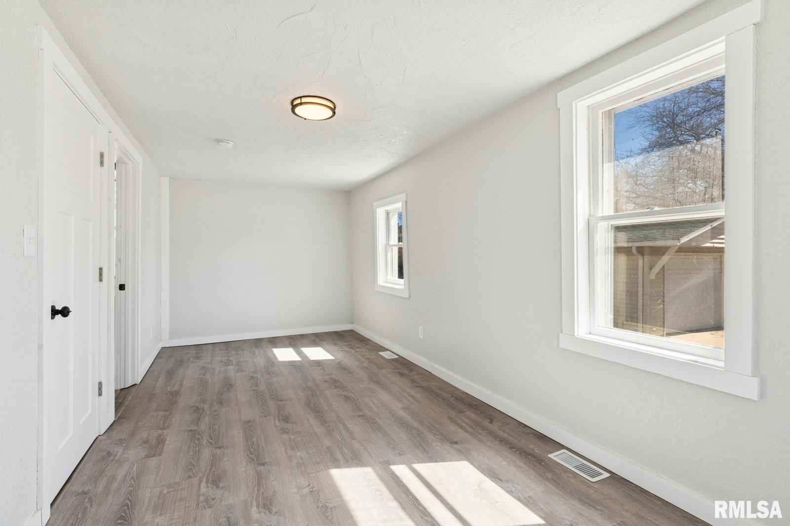 2503 Bellevue Avenue, Bettendorf, Iowa image 9