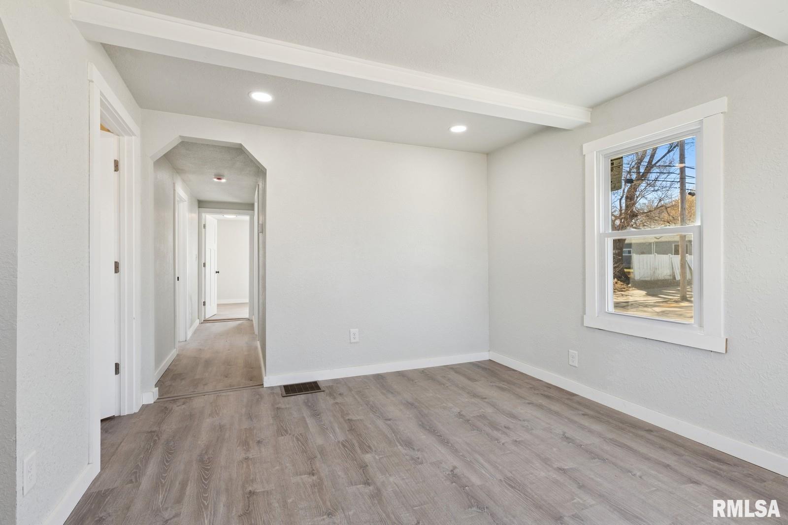 2503 Bellevue Avenue, Bettendorf, Iowa image 4