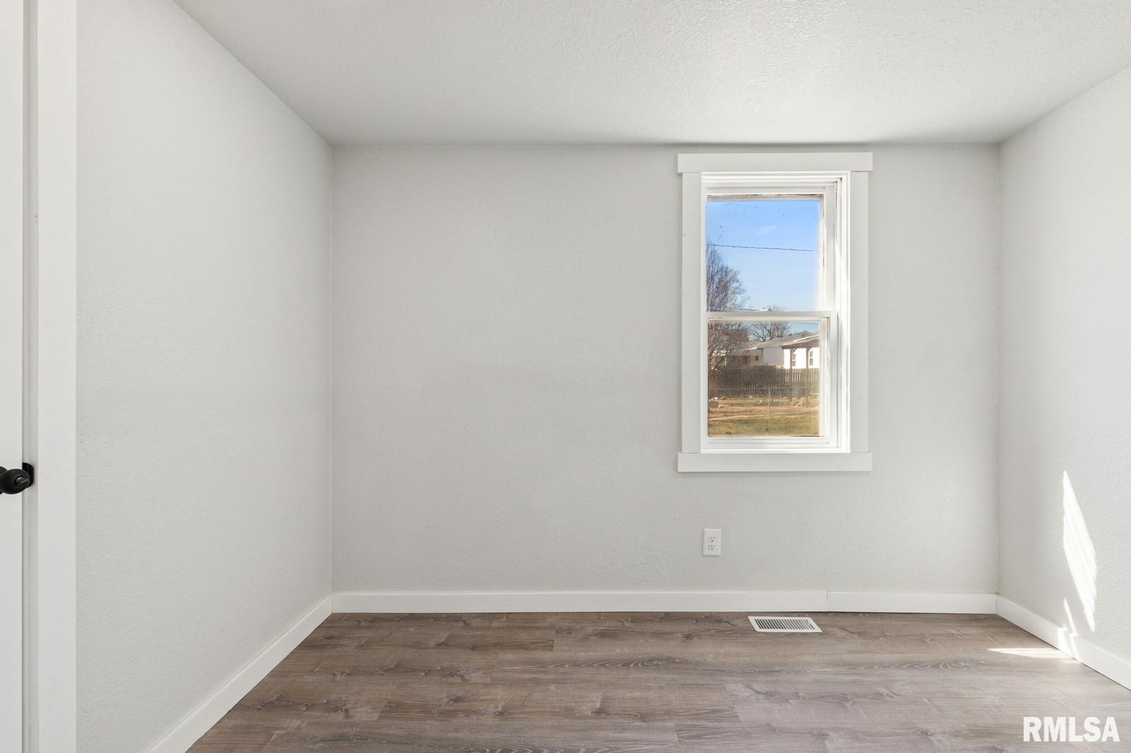 2503 Bellevue Avenue, Bettendorf, Iowa image 14