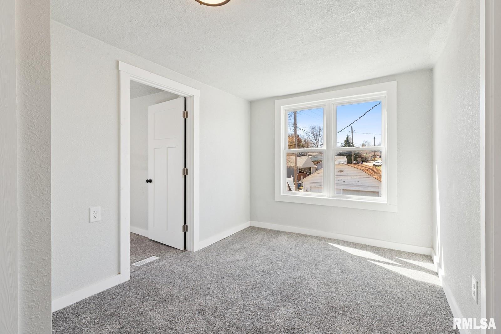 2503 Bellevue Avenue, Bettendorf, Iowa image 19