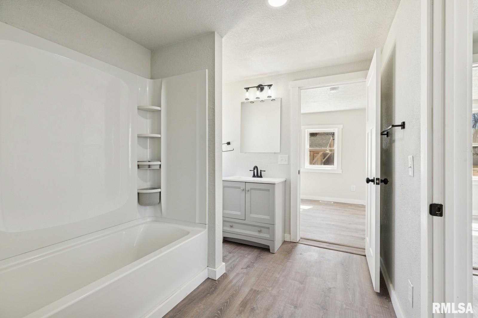 2503 Bellevue Avenue, Bettendorf, Iowa image 11