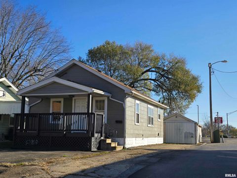 Homes For Sale - 112 Arnold Avenue<br/> Tazewell County, East Peoria, IL 61611