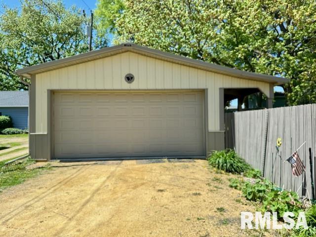 256 Thorwaldsen Place, Clinton, Iowa image 2