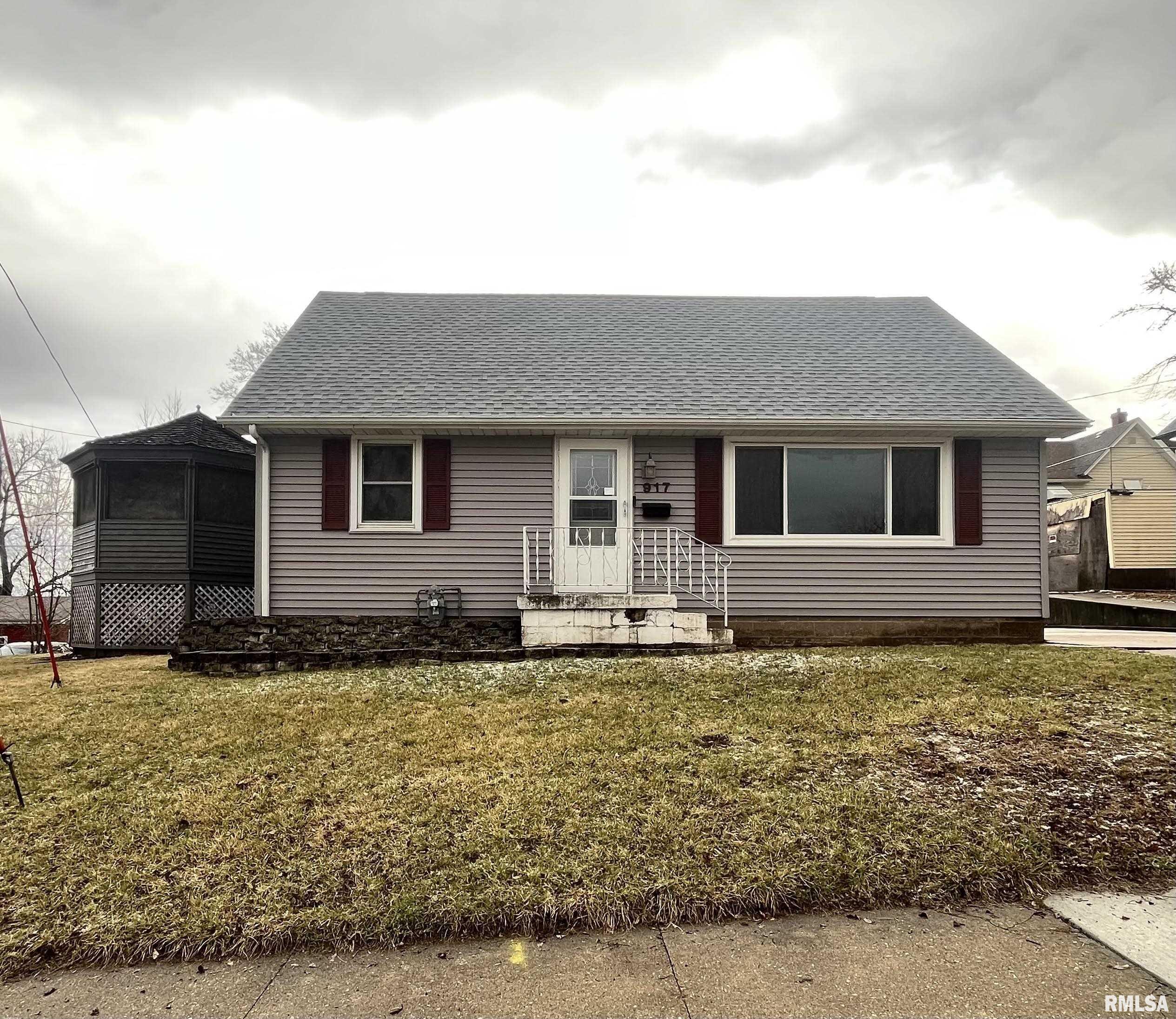 917 S 8th Street, Clinton, Iowa image 1