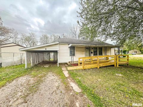 Homes For Sale - 10 Grove Place<br/> Williamson County, Herrin, IL 62948