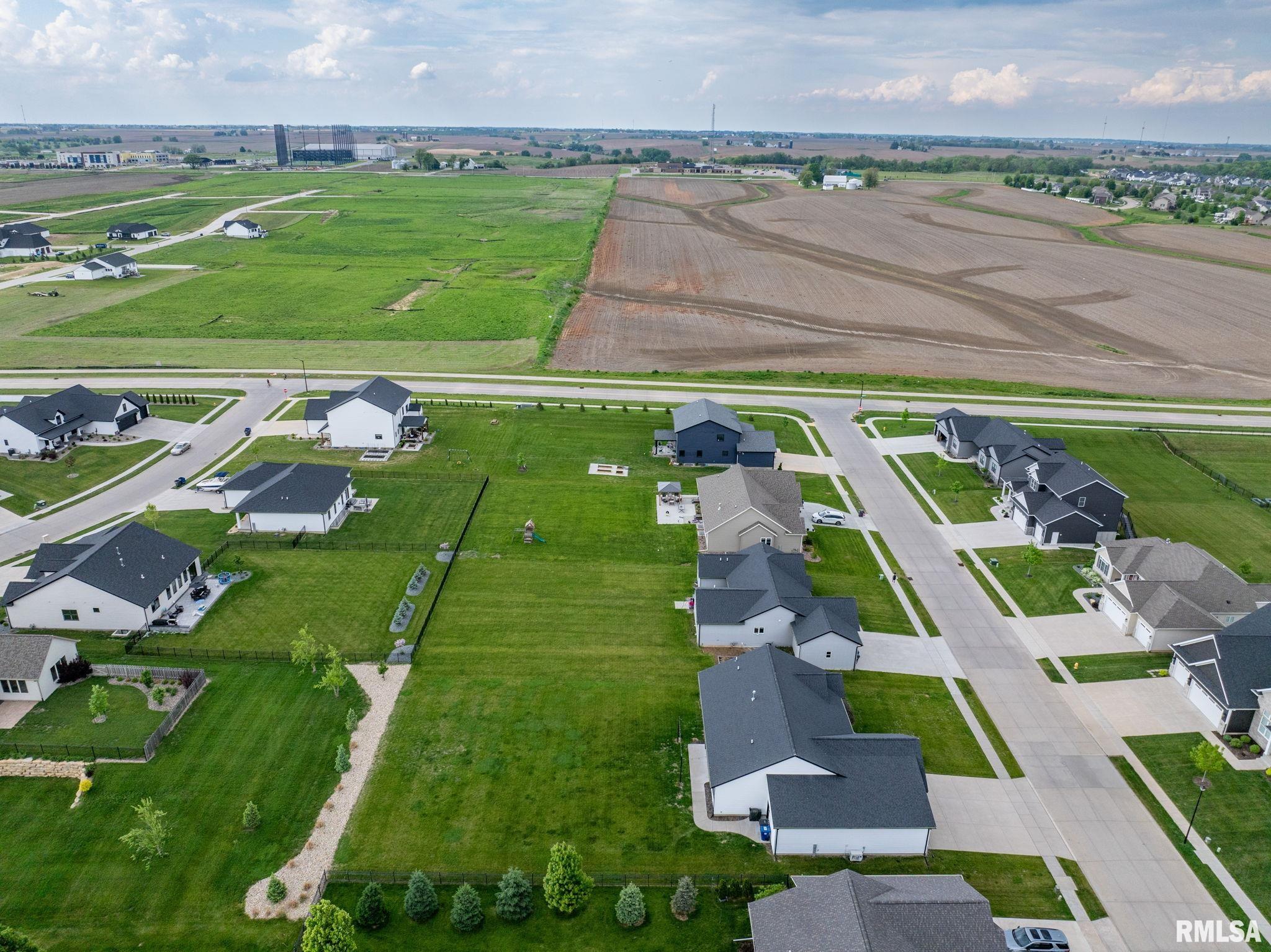 5816 Willmeyer Drive, Bettendorf, Iowa image 40