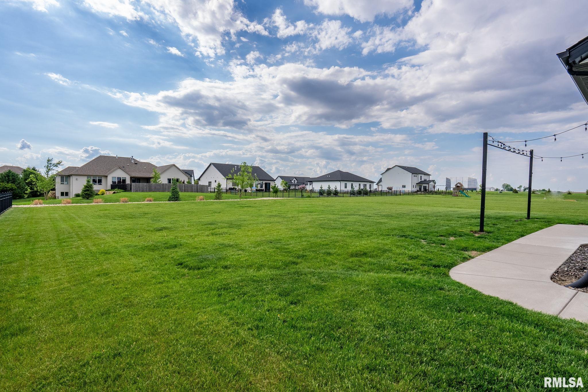 5816 Willmeyer Drive, Bettendorf, Iowa image 46