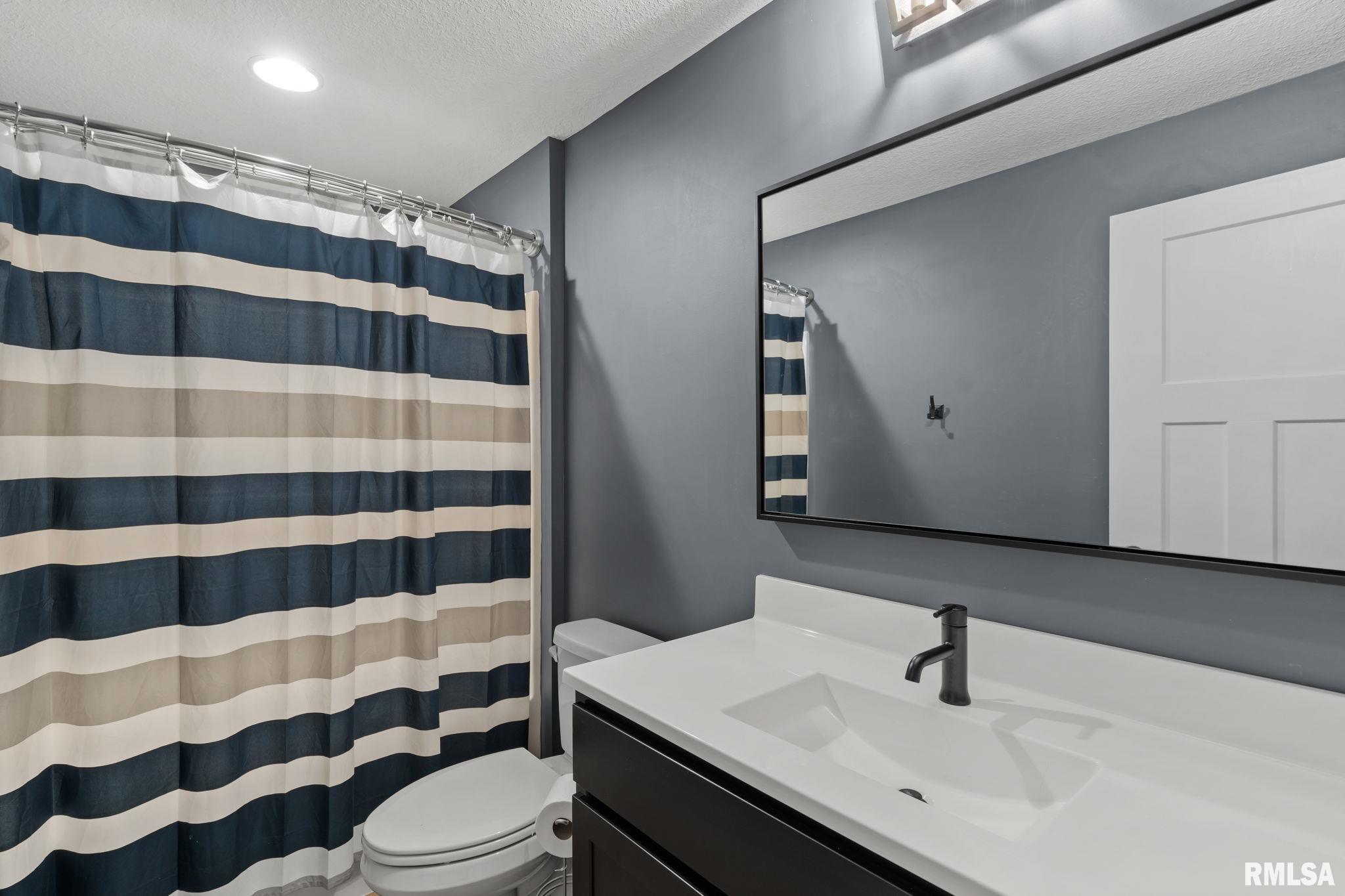 5816 Willmeyer Drive, Bettendorf, Iowa image 39