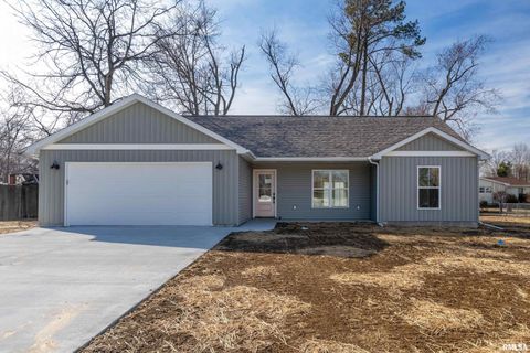 Homes For Sale - 1200 S Vicksburg Street<br/> Marion, IL 62959