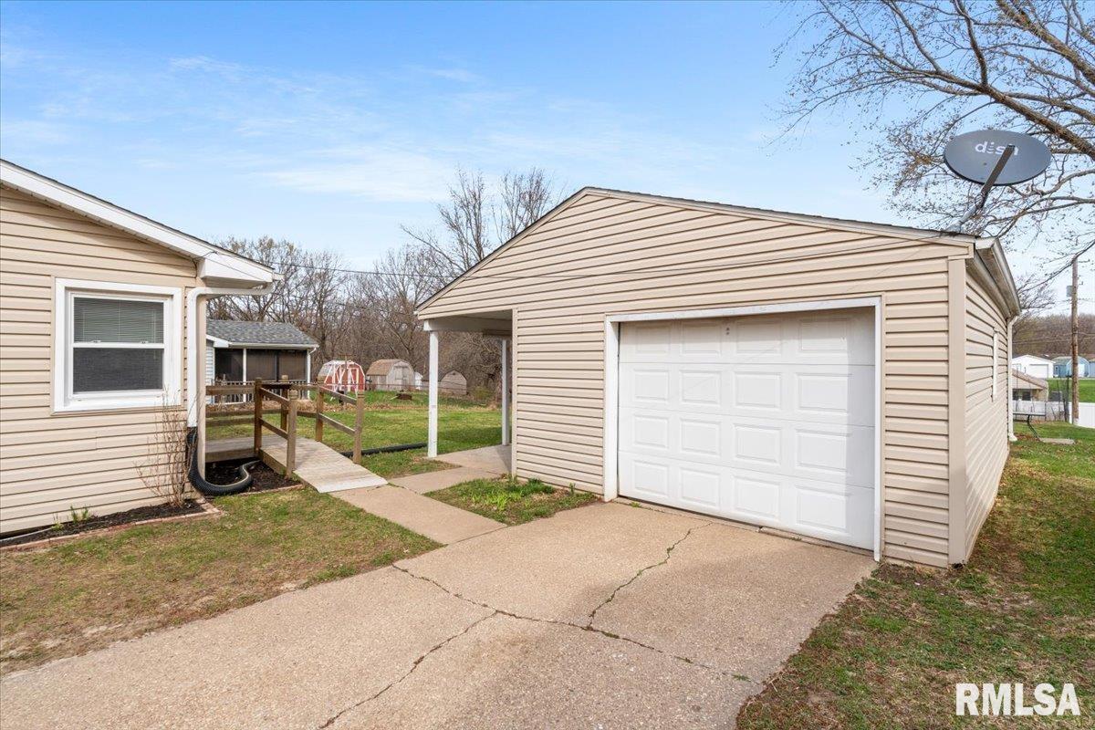 817 8th Avenue, Silvis, Illinois image 6