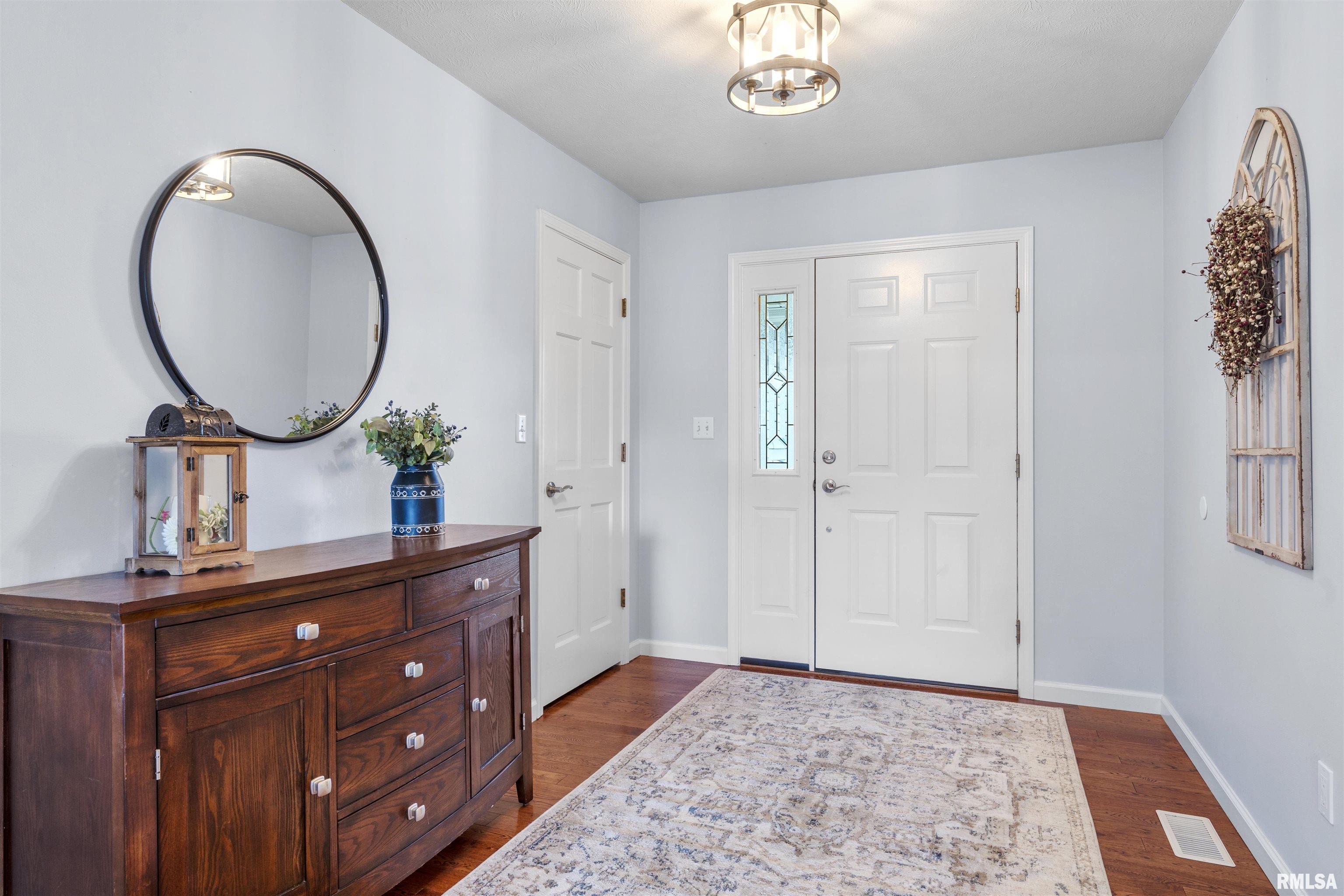 4 Brook Lane, Riverton, Illinois image 3