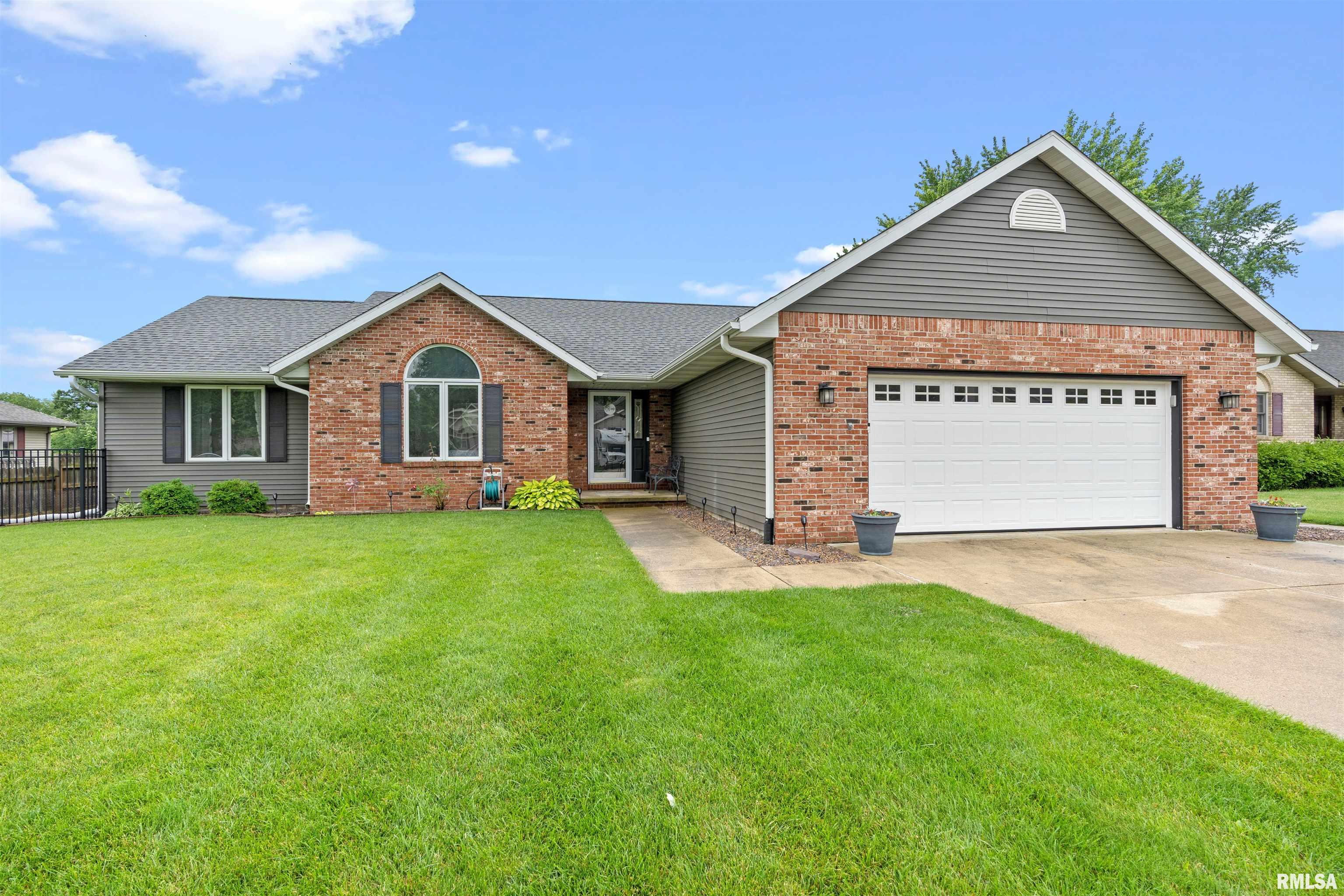 4 Brook Lane, Riverton, Illinois image 1