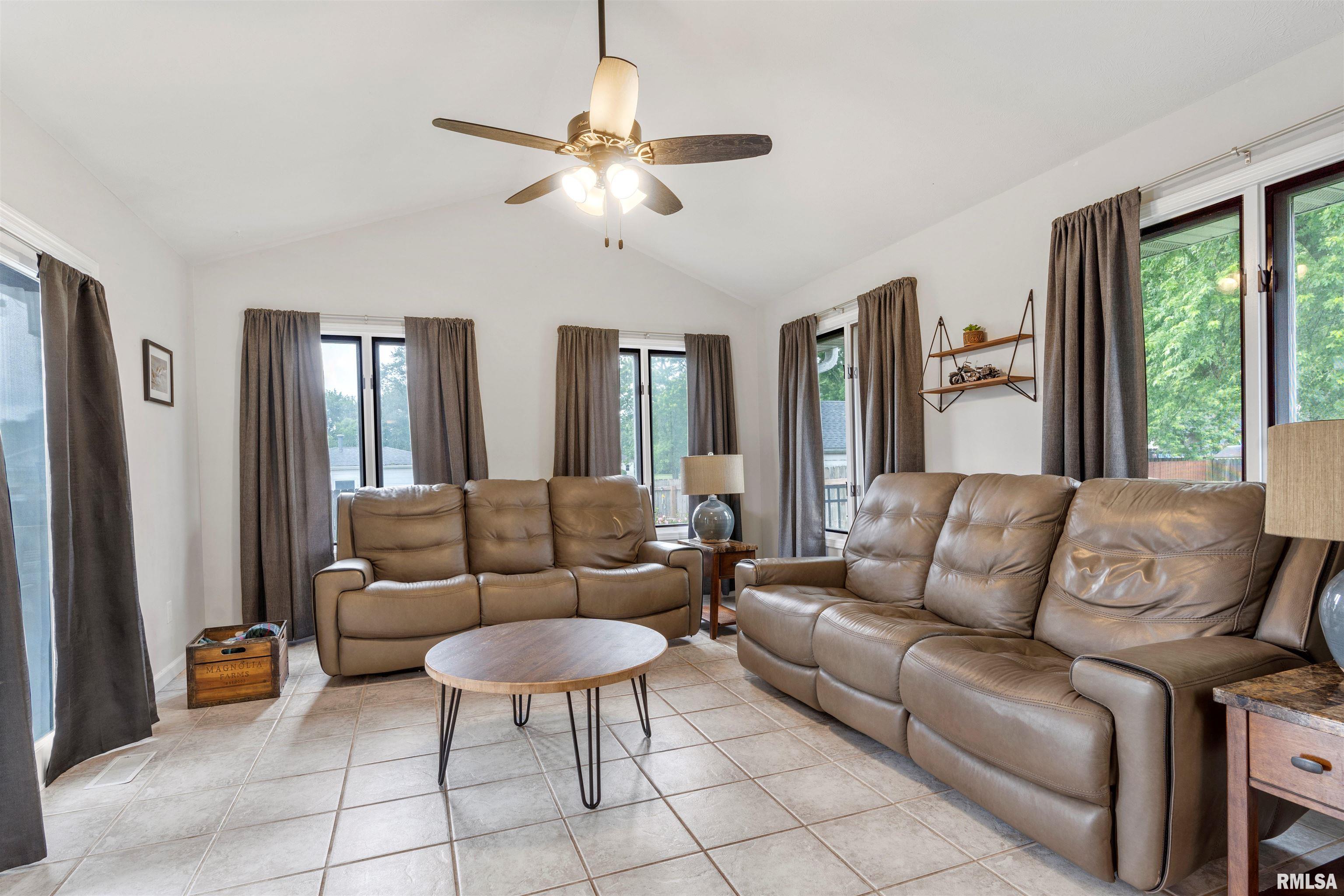 4 Brook Lane, Riverton, Illinois image 17