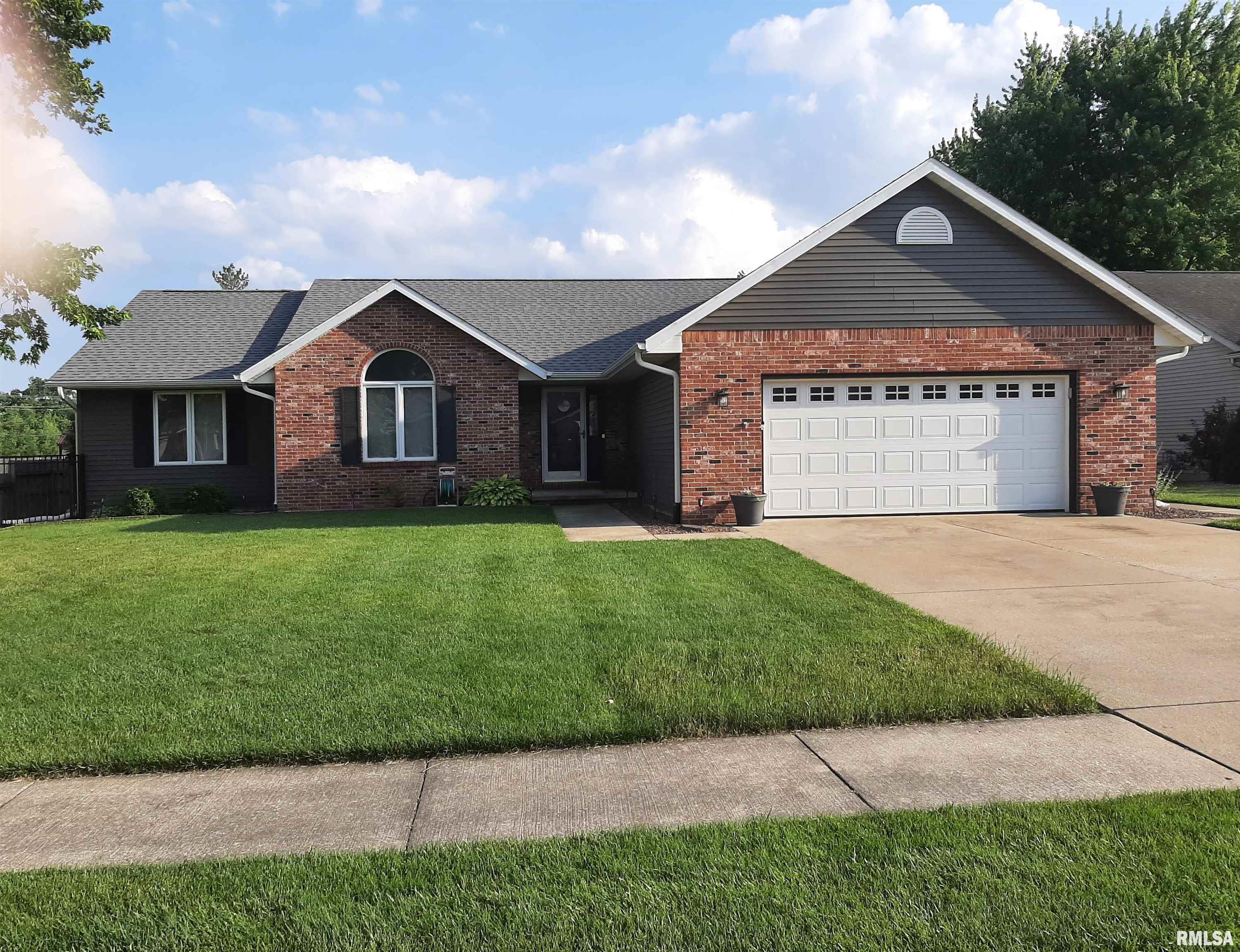 4 Brook Lane, Riverton, Illinois image 2