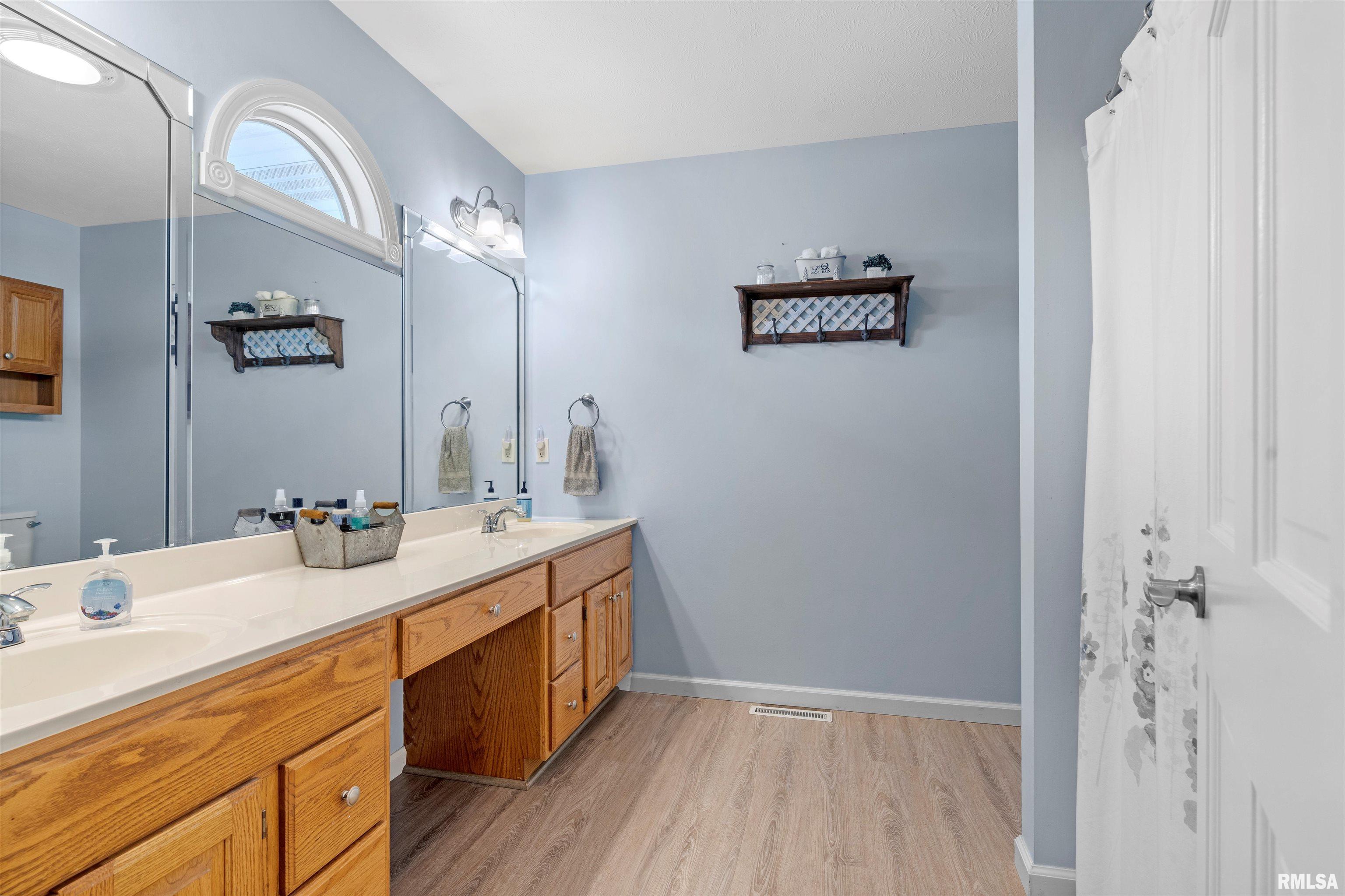 4 Brook Lane, Riverton, Illinois image 11