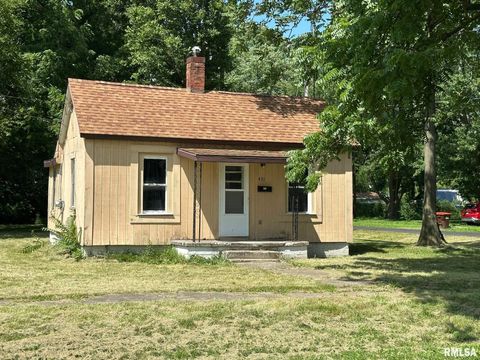 Homes For Sale - 423/431 E Prairie Street<br/> Virden, IL 62690