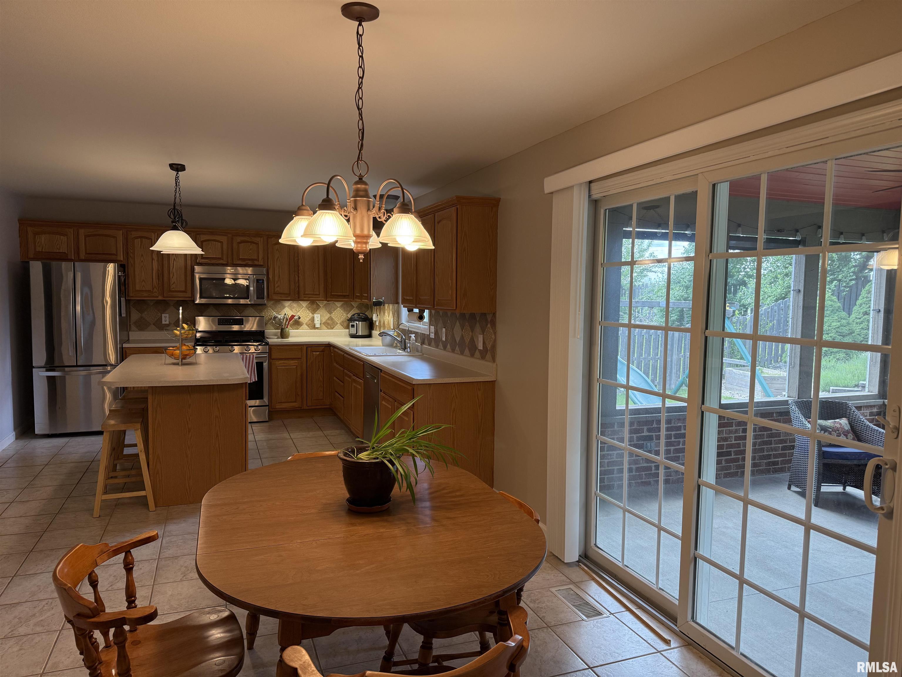3511 W Brenwick Drive, Peoria, Illinois image 17