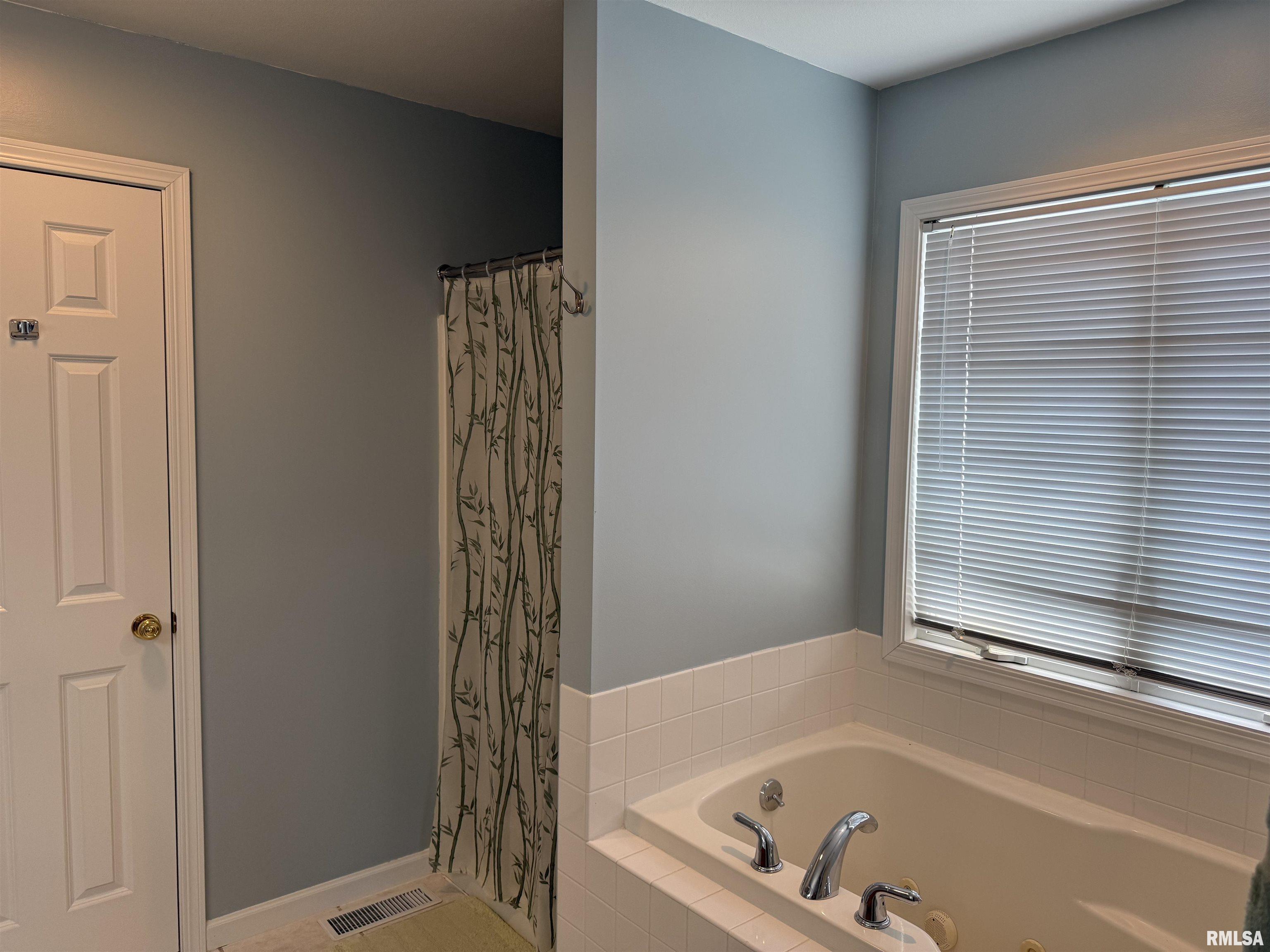 3511 W Brenwick Drive, Peoria, Illinois image 35