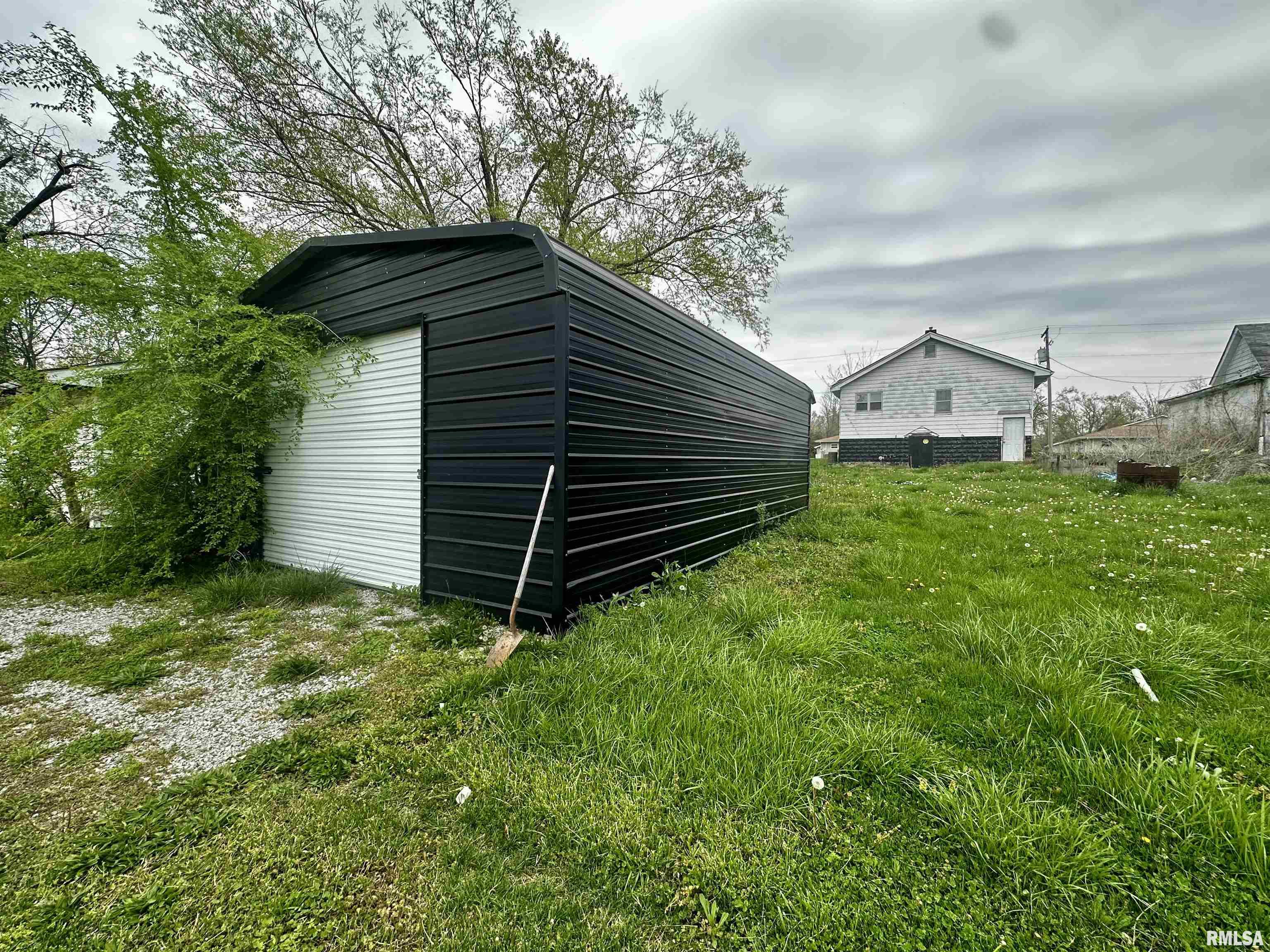 111 E Walker Street, Galatia, Illinois image 19