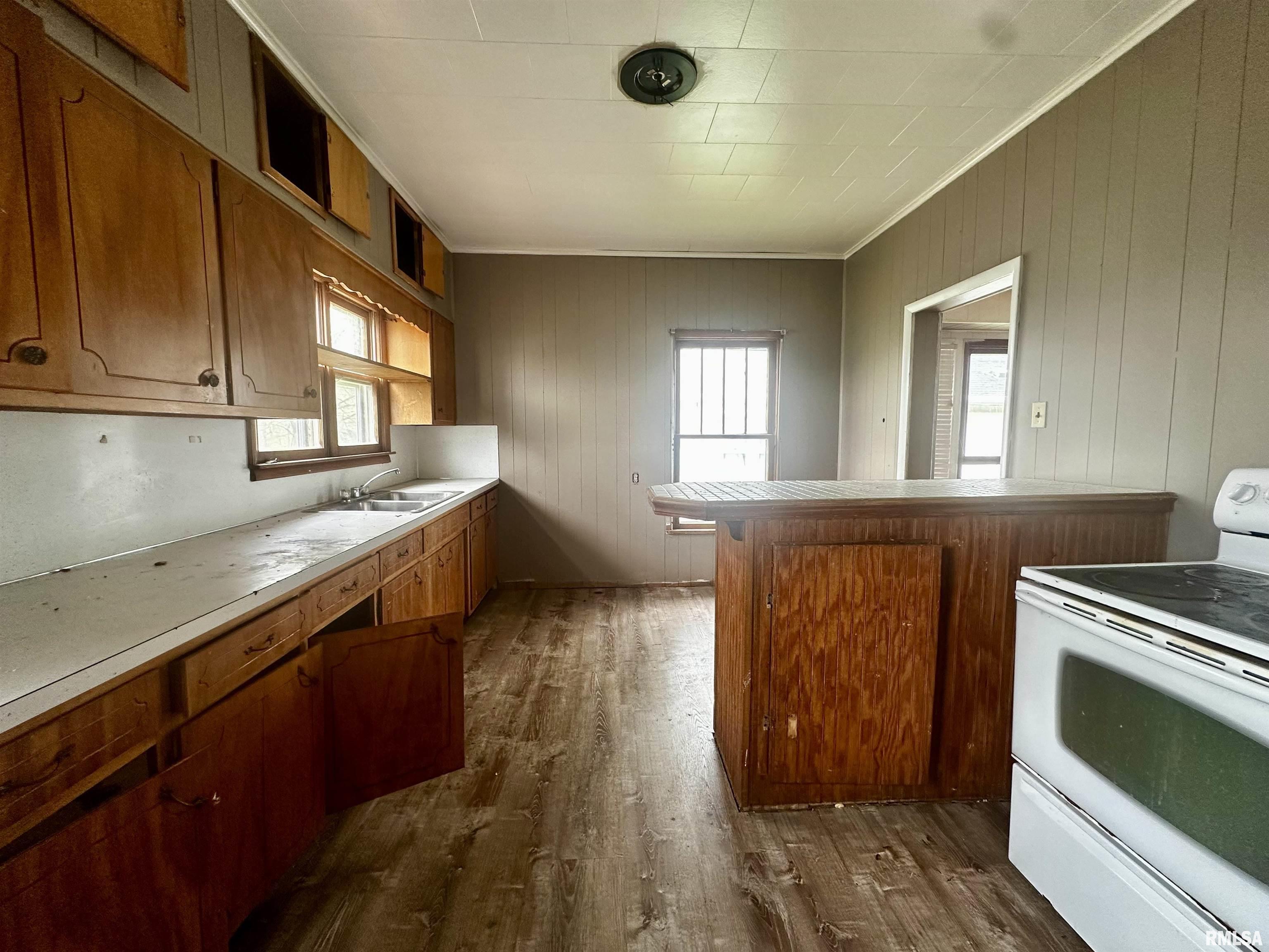 111 E Walker Street, Galatia, Illinois image 11