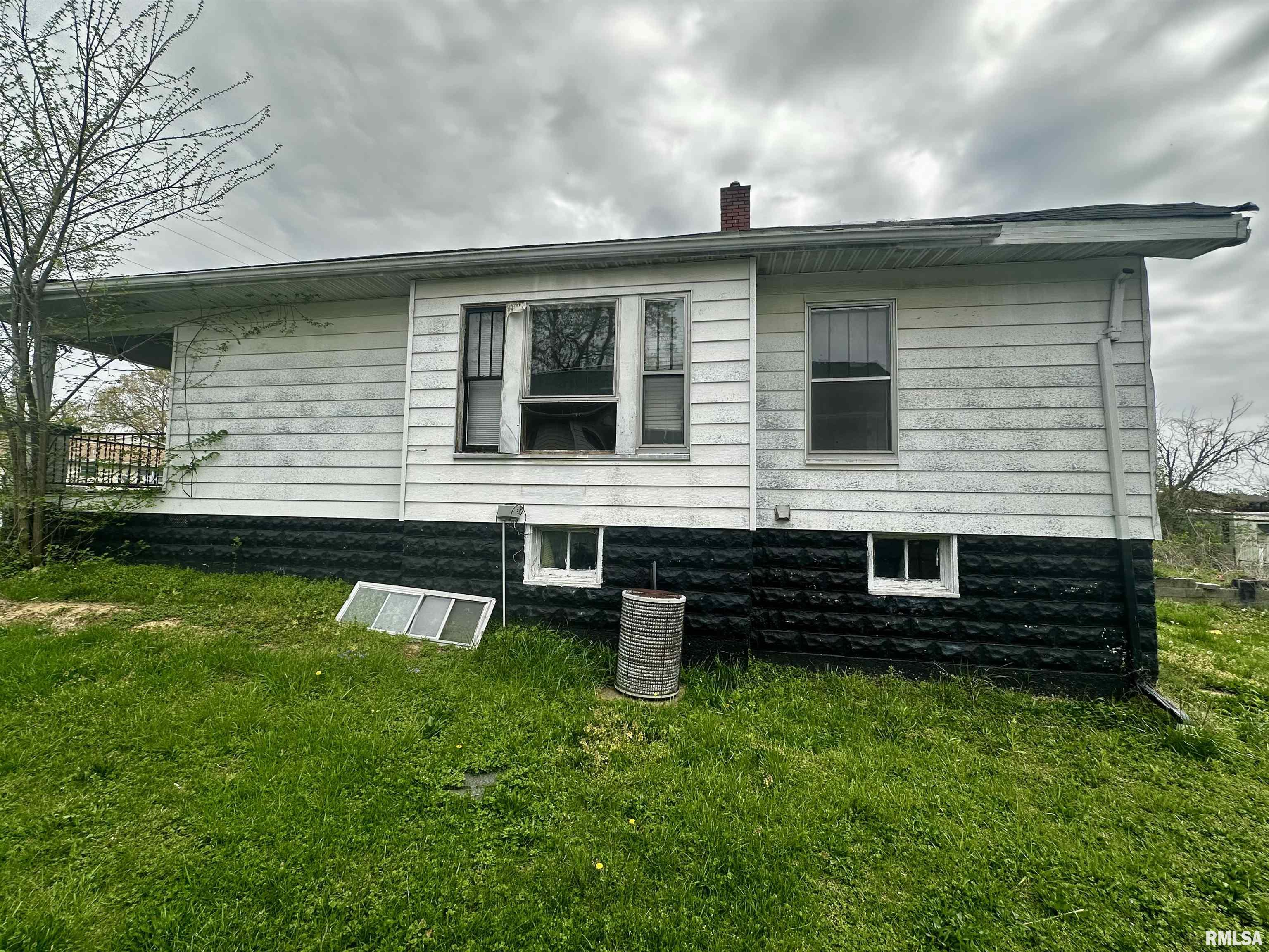 111 E Walker Street, Galatia, Illinois image 17