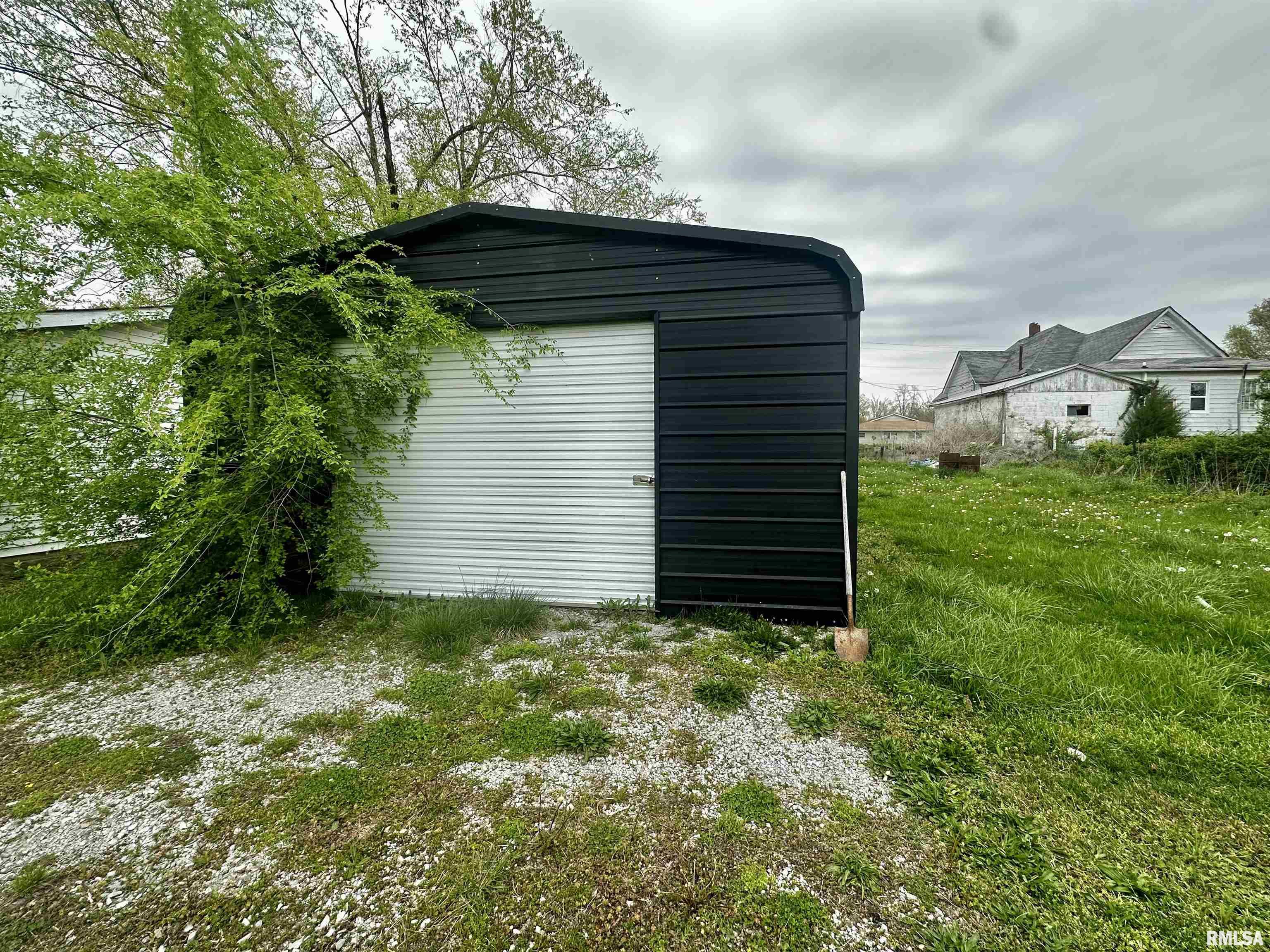 111 E Walker Street, Galatia, Illinois image 18