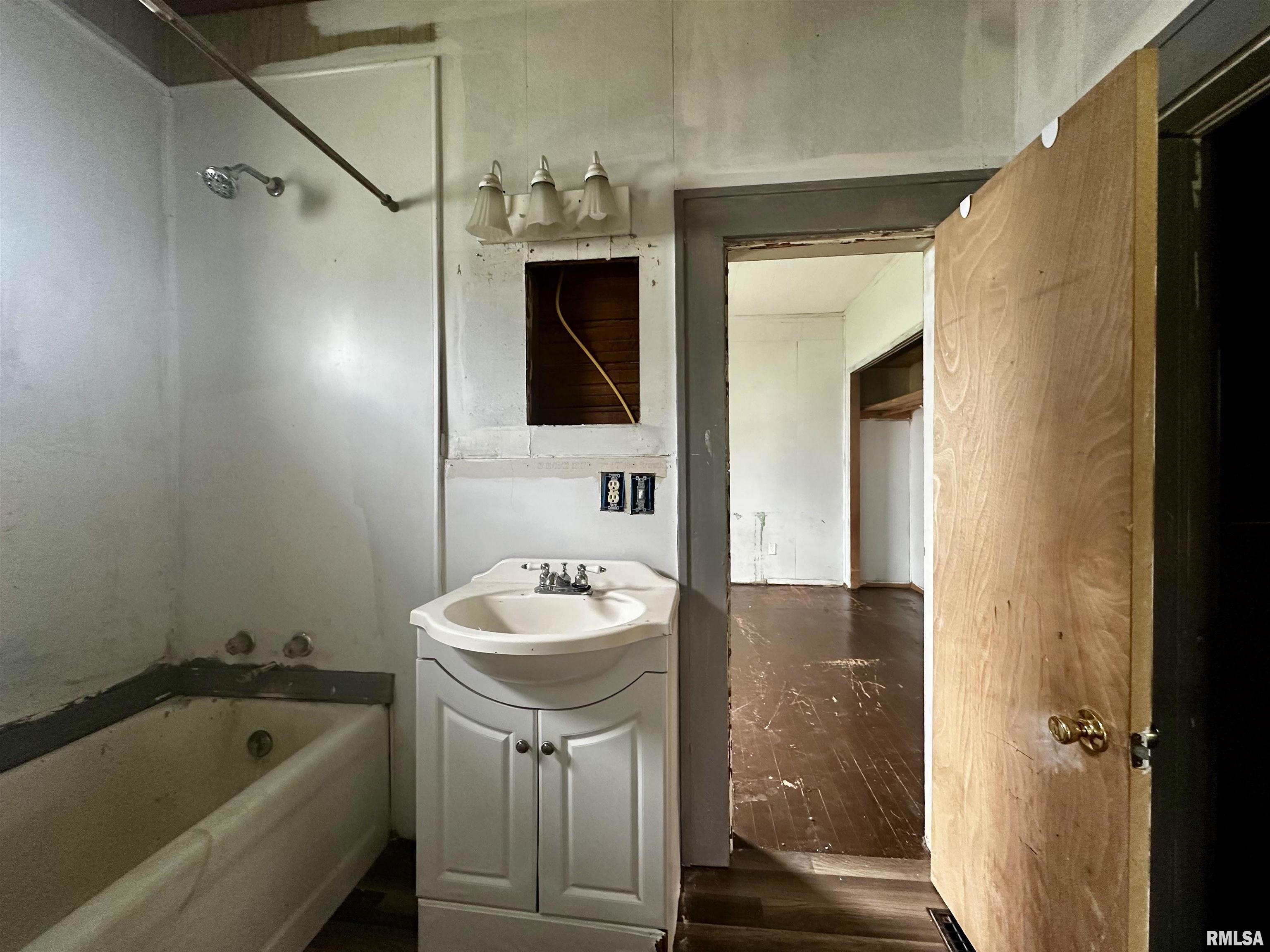 111 E Walker Street, Galatia, Illinois image 8