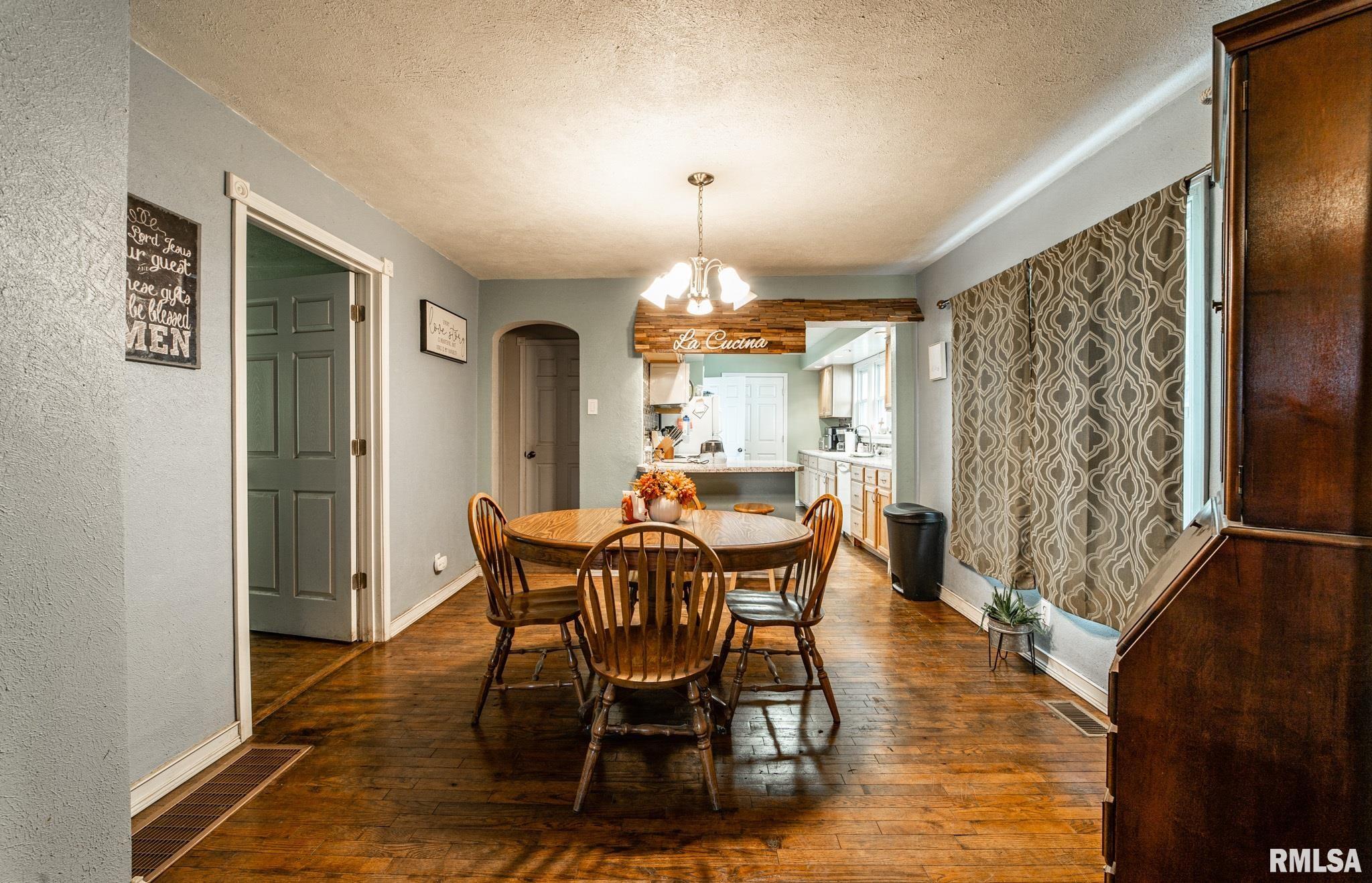 1108 6th Street, Lincoln, Illinois image 4