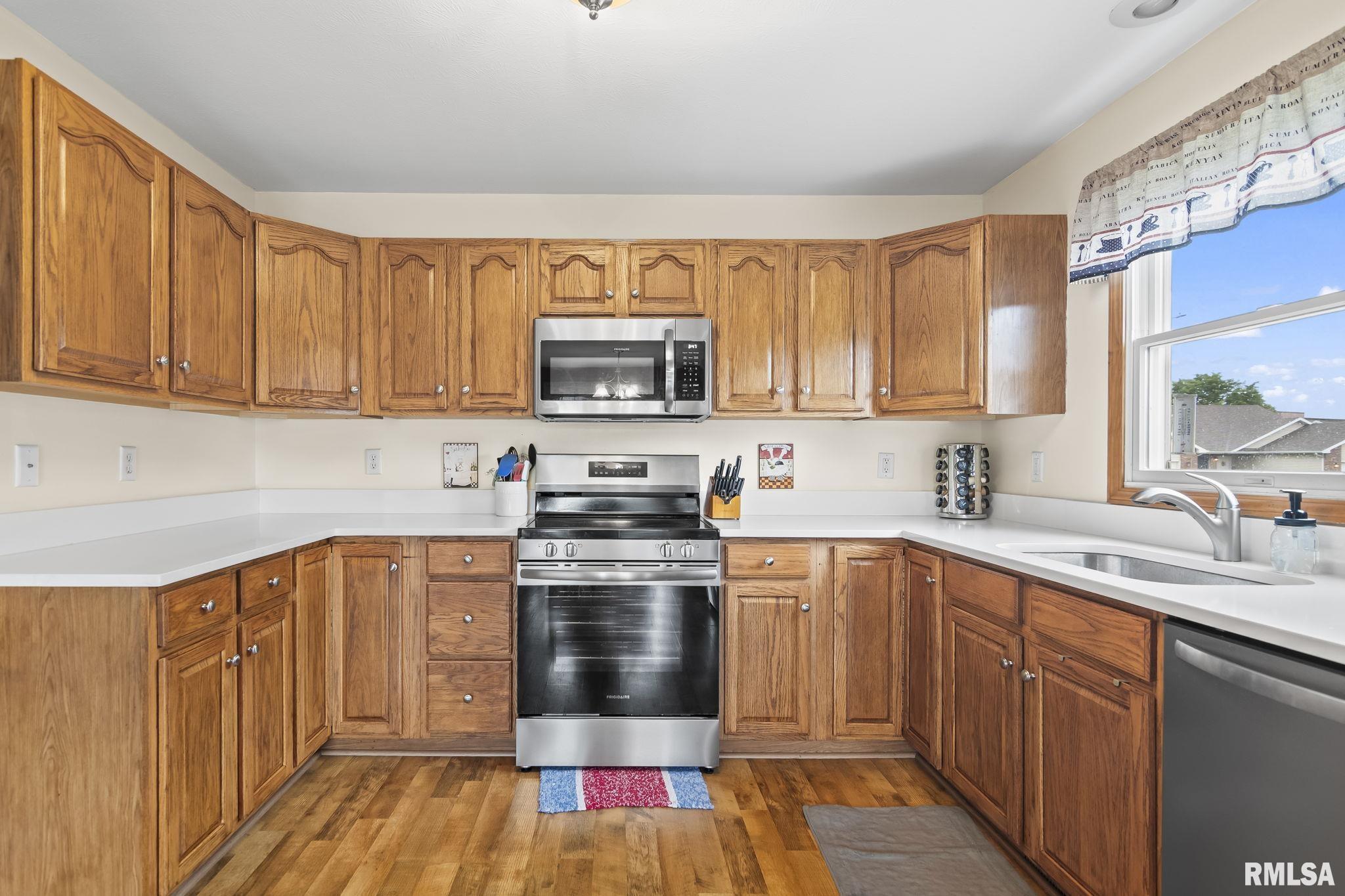 110 Brookside Glen Drive, Sherman, Illinois image 9